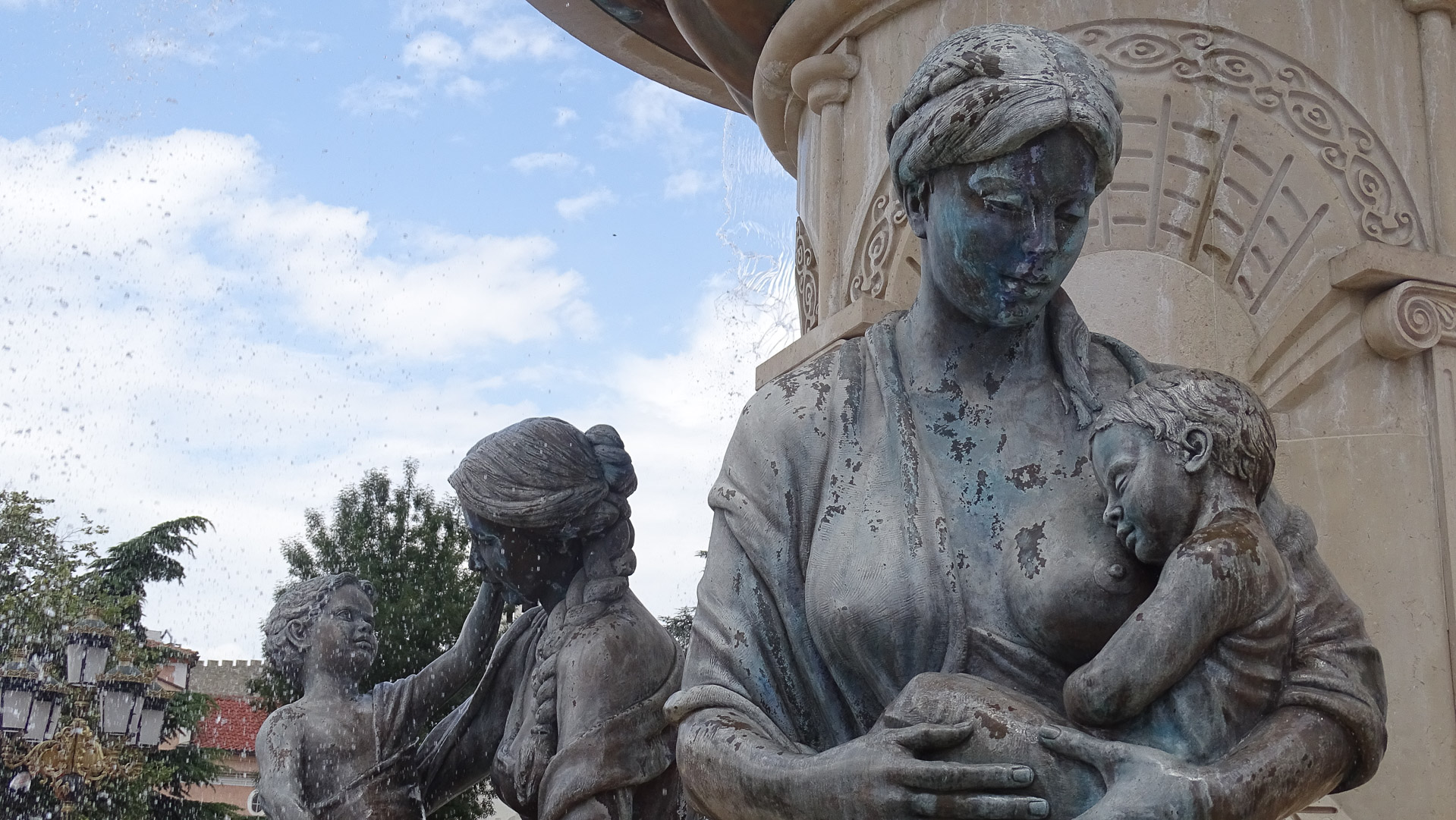 1537888311904-Statues-Styrofoam-Skopje-7