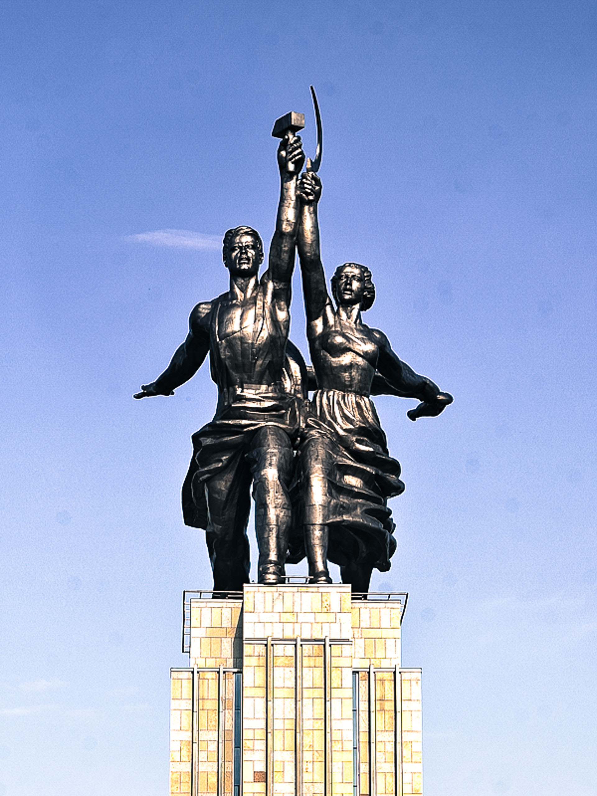 Памятник рабочий и колхозница в Москве