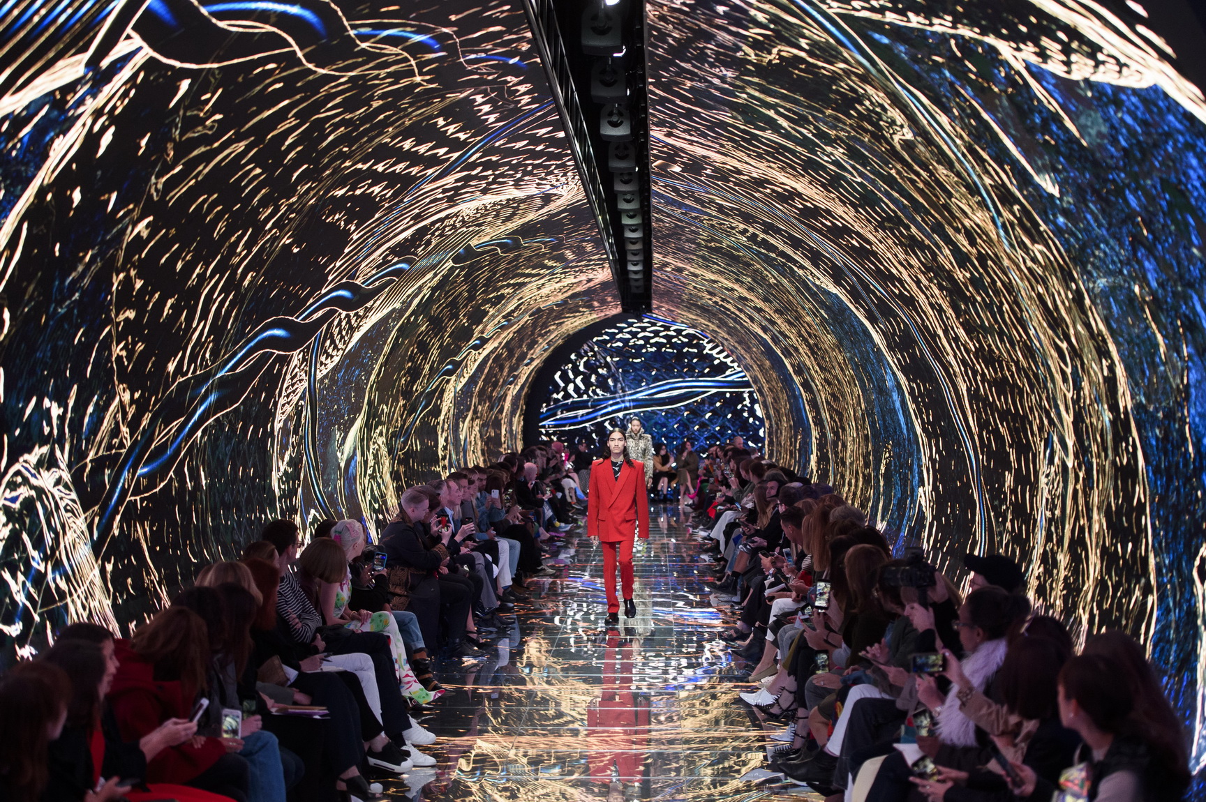 balenciaga show tunnel