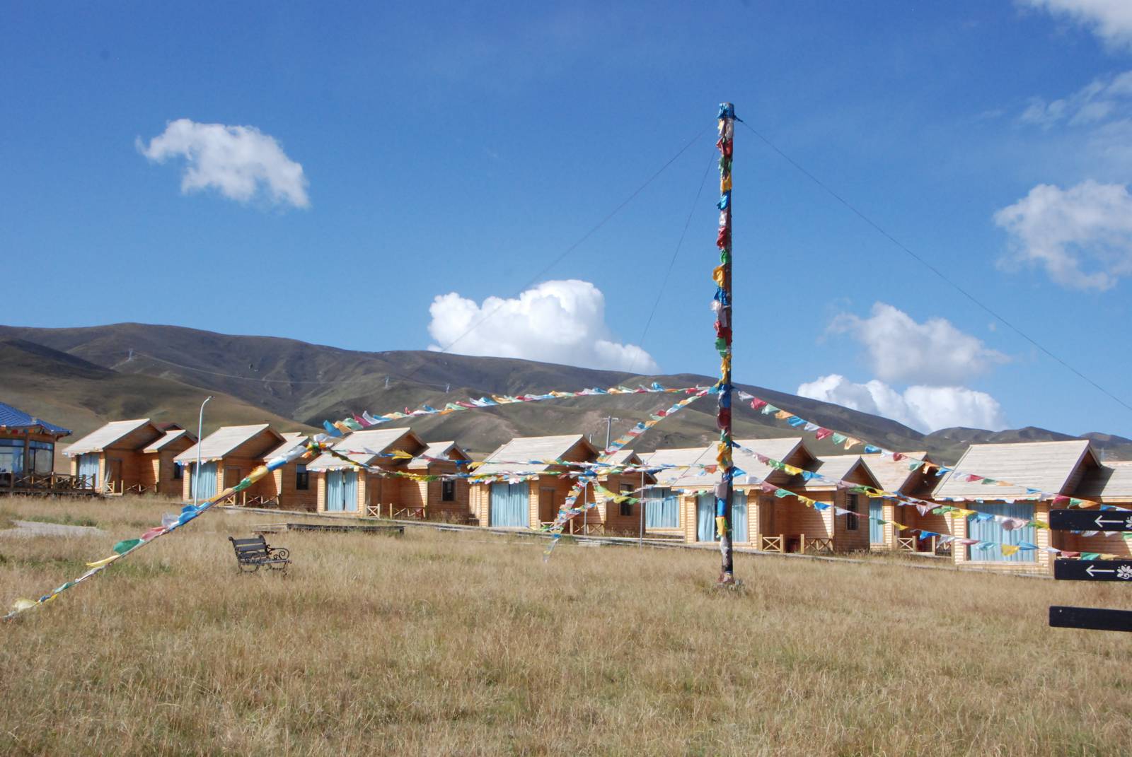1538994837998-Boutique-Cabin-Accommodation-by-Qinghai-Lake