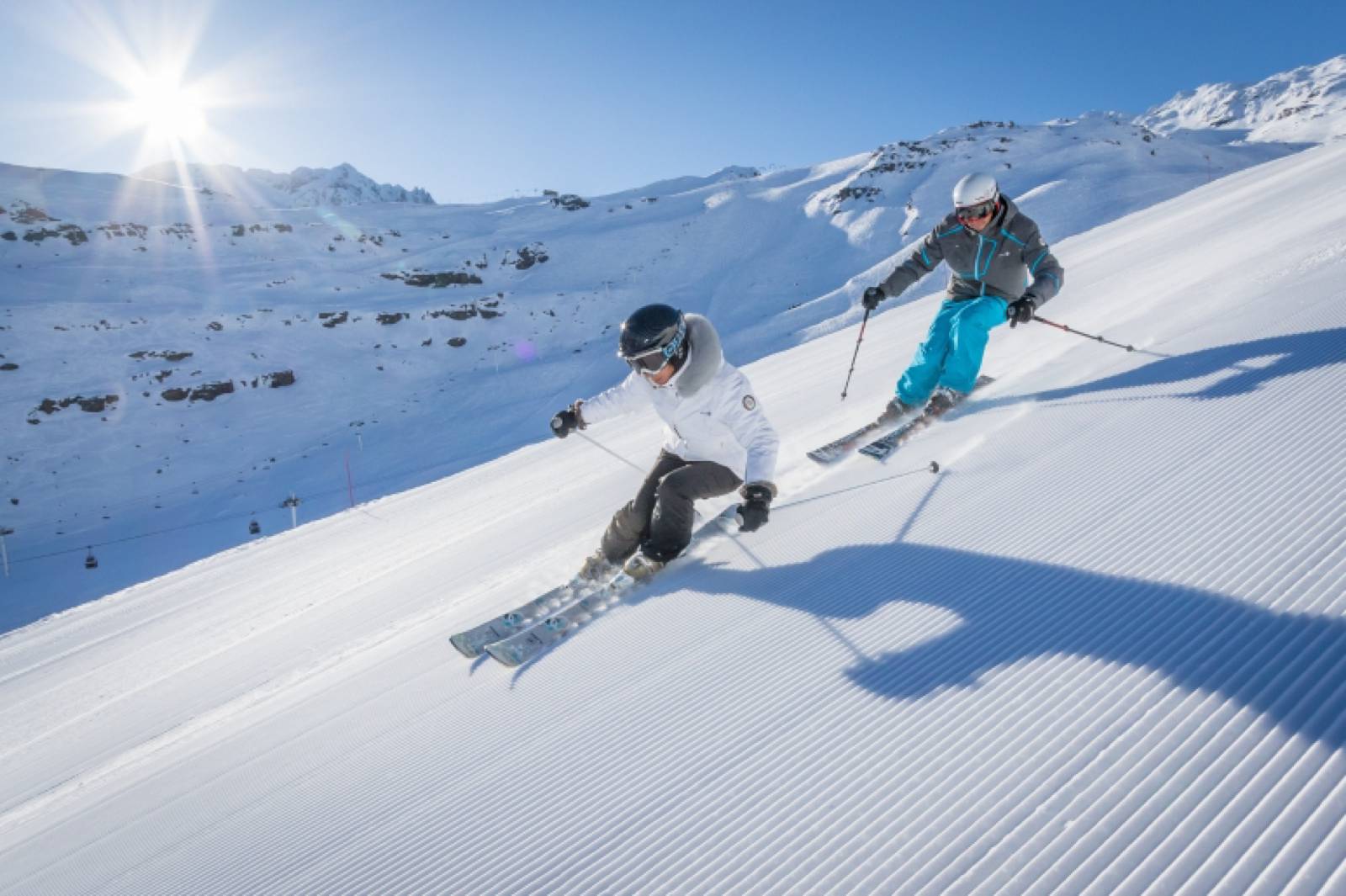 1538997287070-val-thorens-skiing