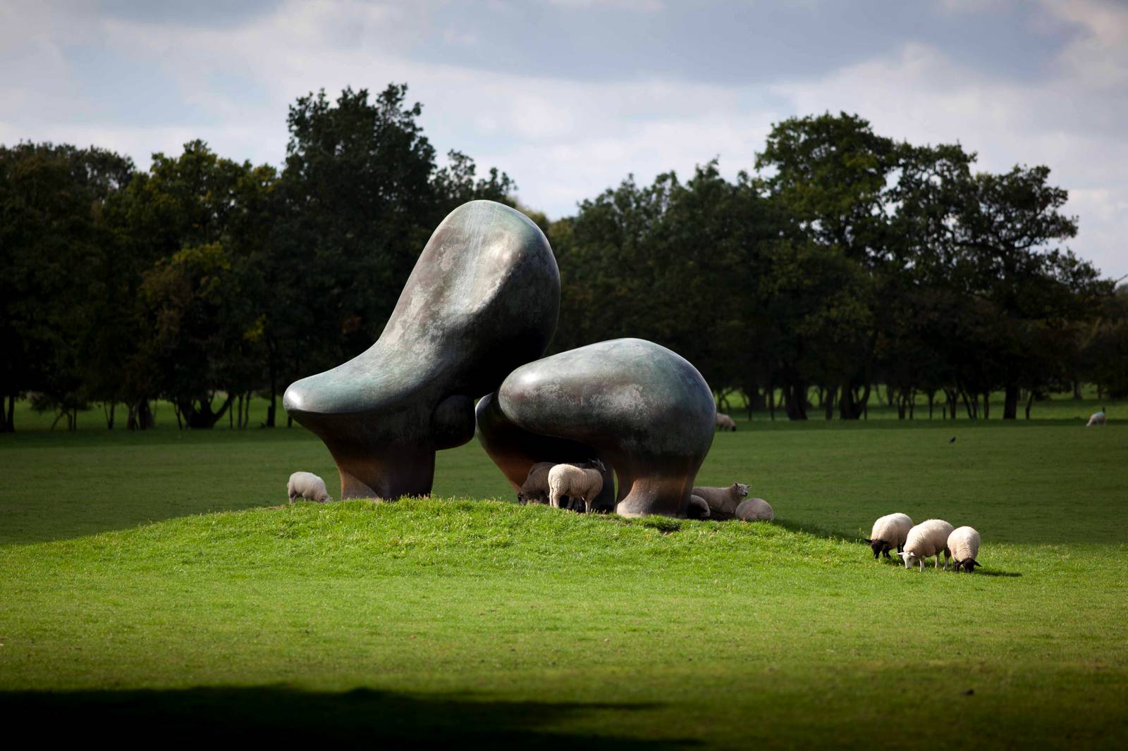 1539004339173-Artist-houses-britain-Henry-Moore-Gardens-And-Studio