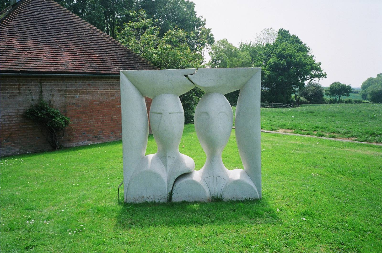 1539005507825-Artist-Houses-Britain-Farley-Farm-House