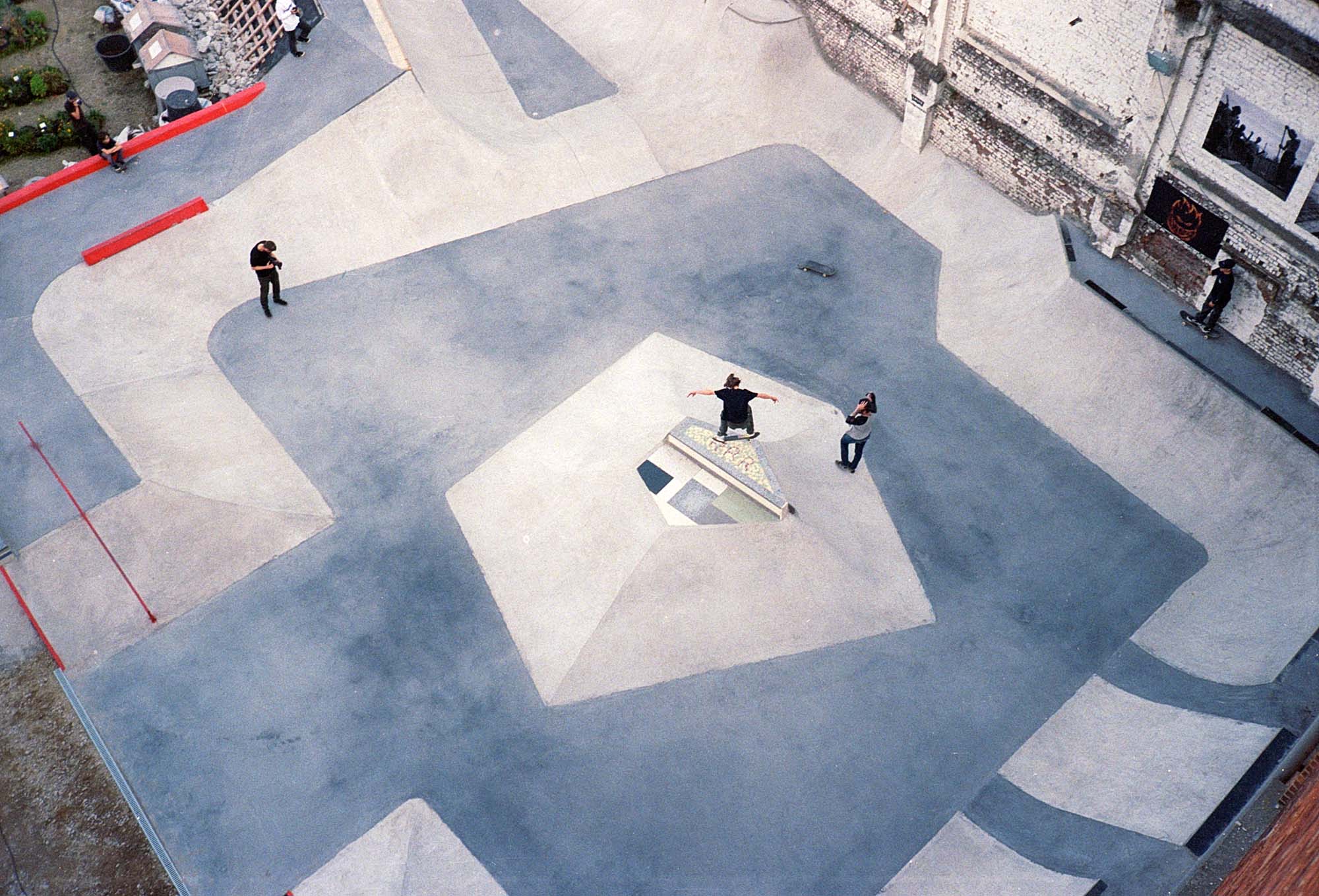 byrrrh-skatepark-brussel-skaters-grind-ledge-marmer