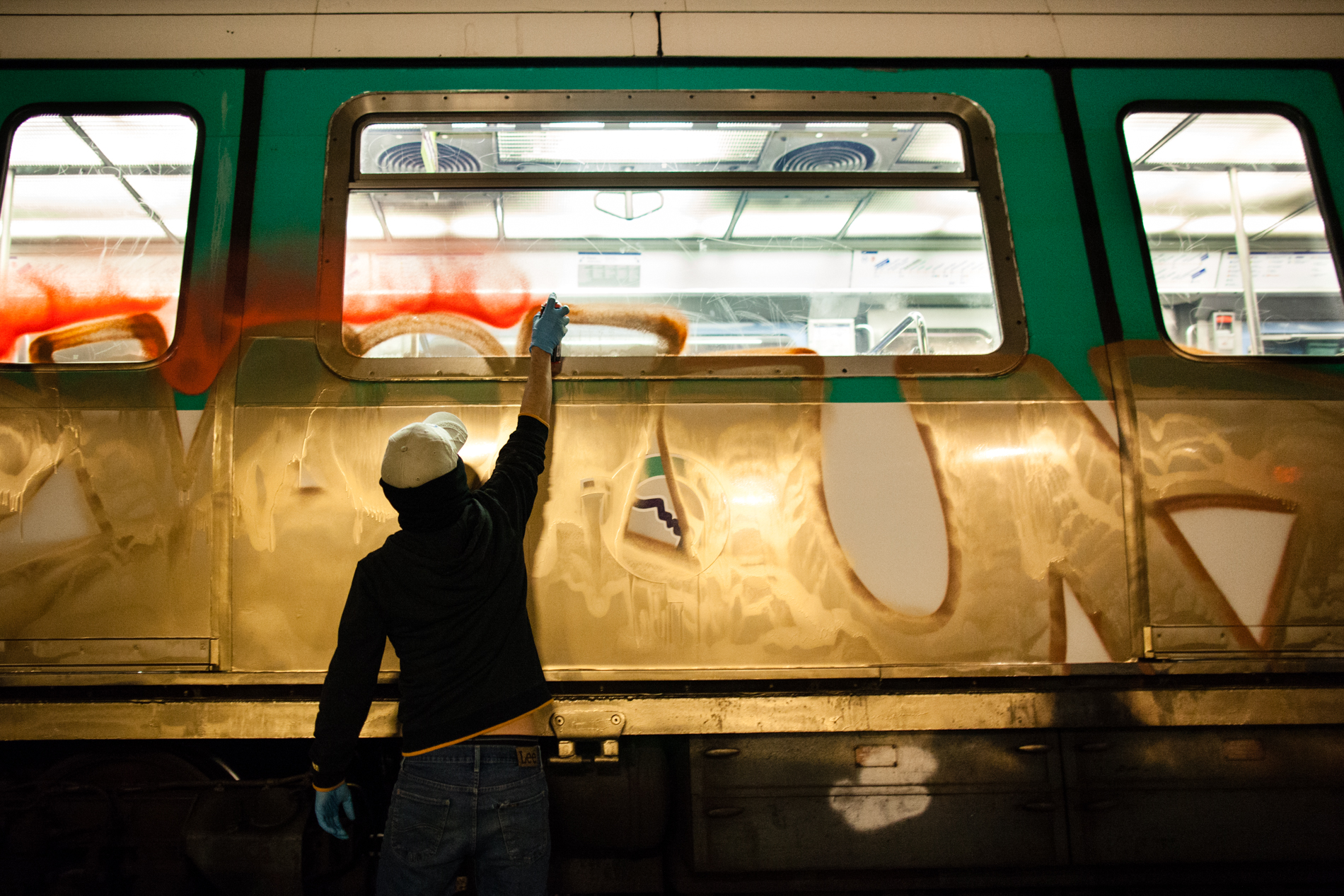 enrique escandell escritores graffiti metro subterraneos