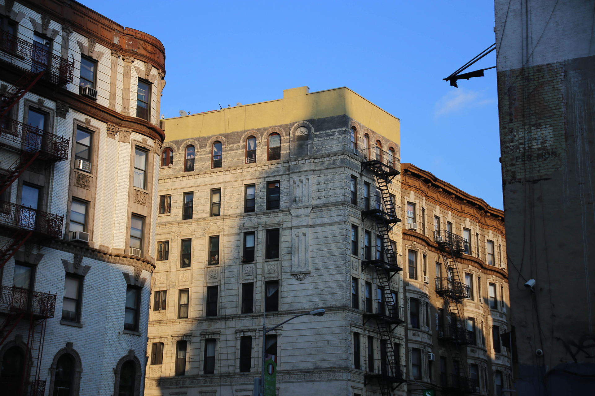 1539346421504-Broome-Street-Wikimedia-Commons