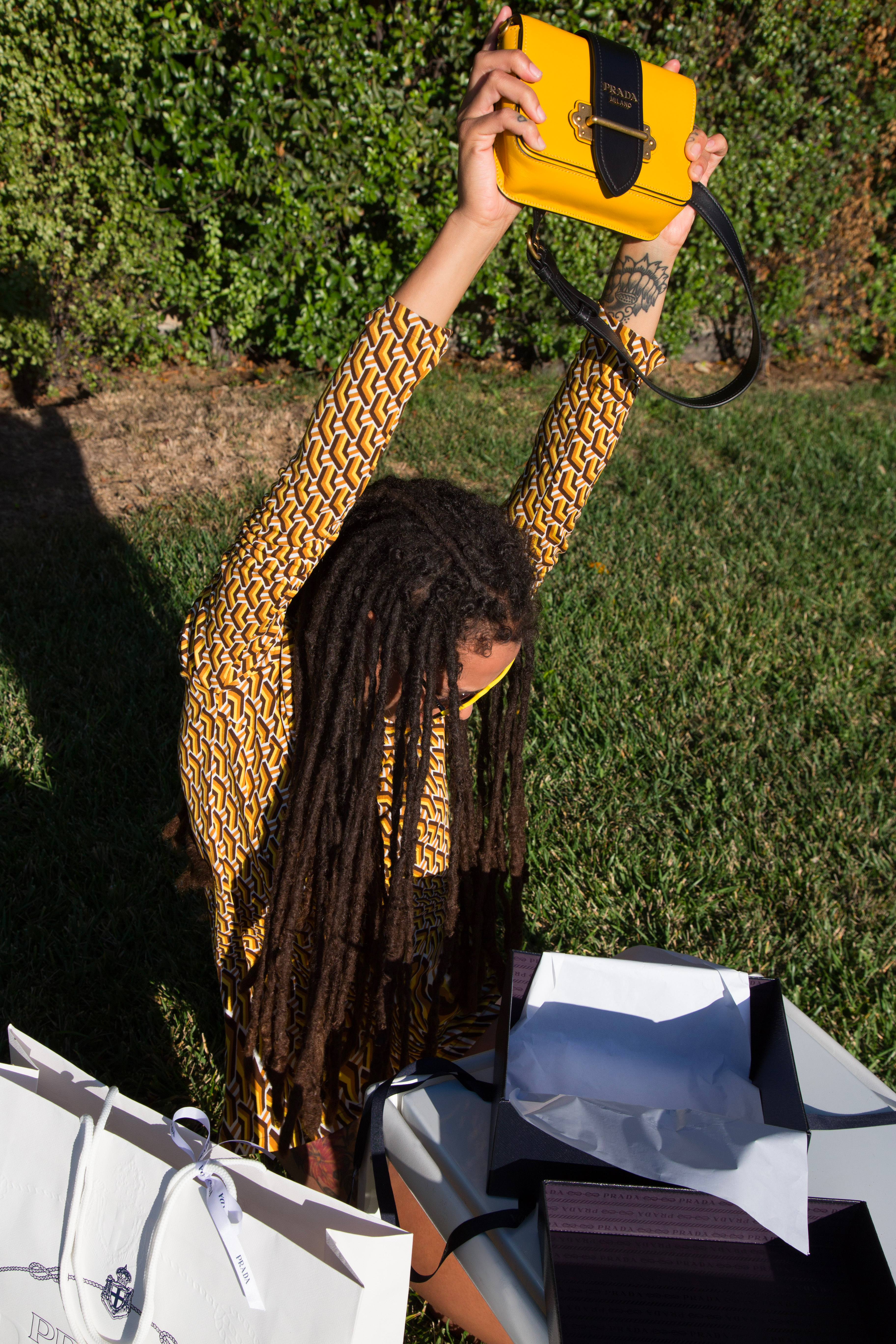 sasha-lane-prada-video-the-delivery-man-chaiers
