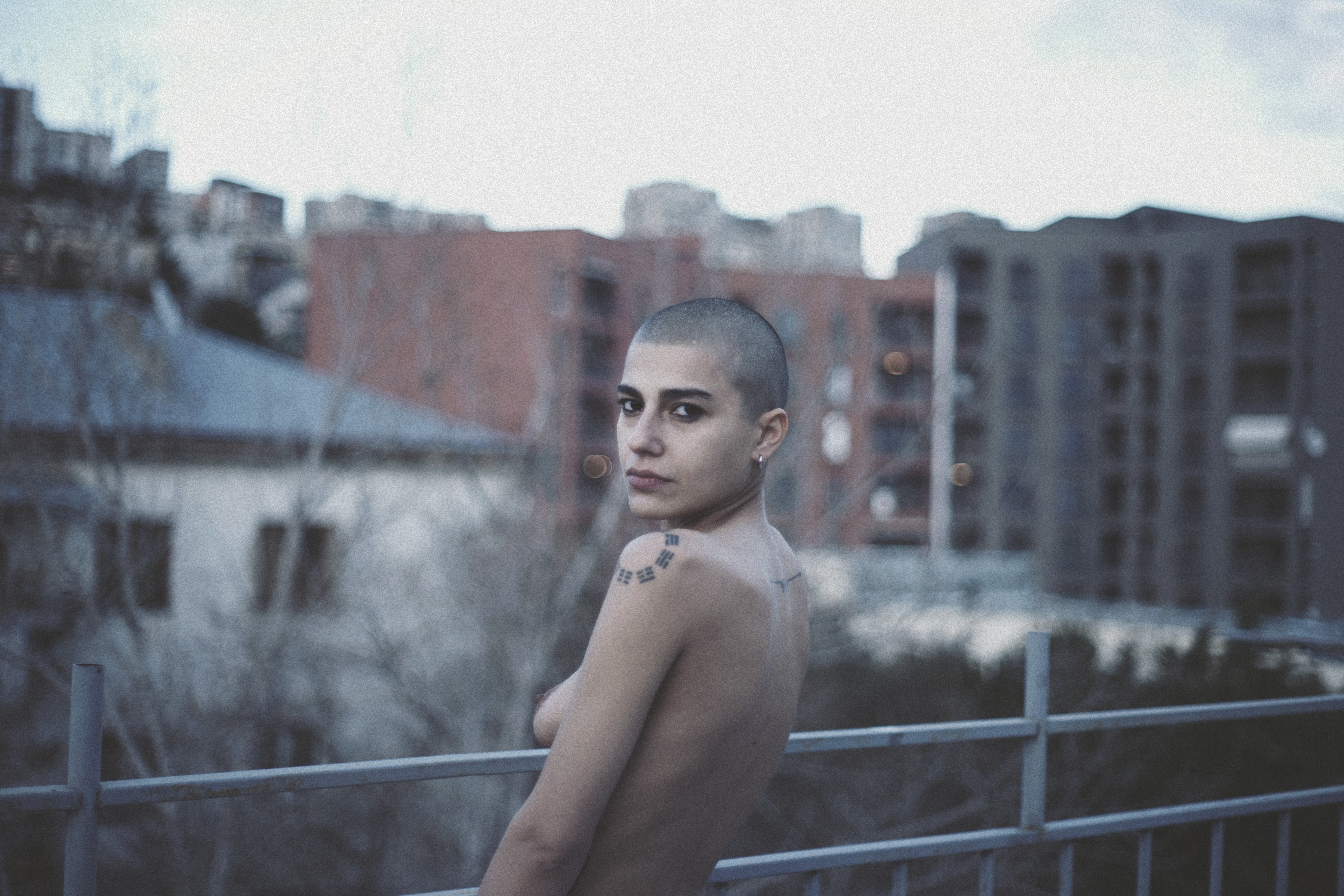 girl-on-balcony-tbilisi-youth