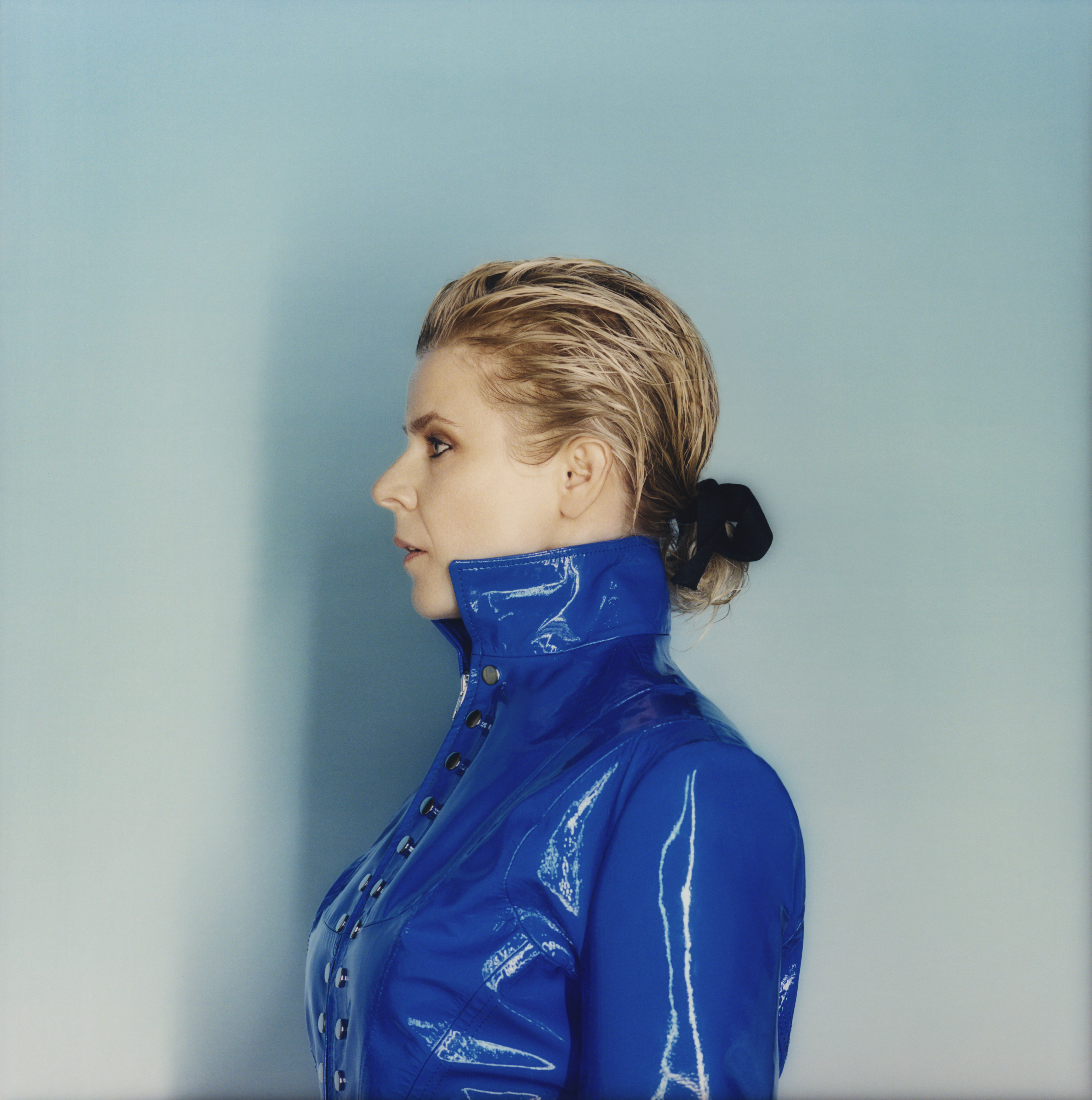 1539775321339-Robyn-cr-Mark-Peckmezian-012_RGB_F1