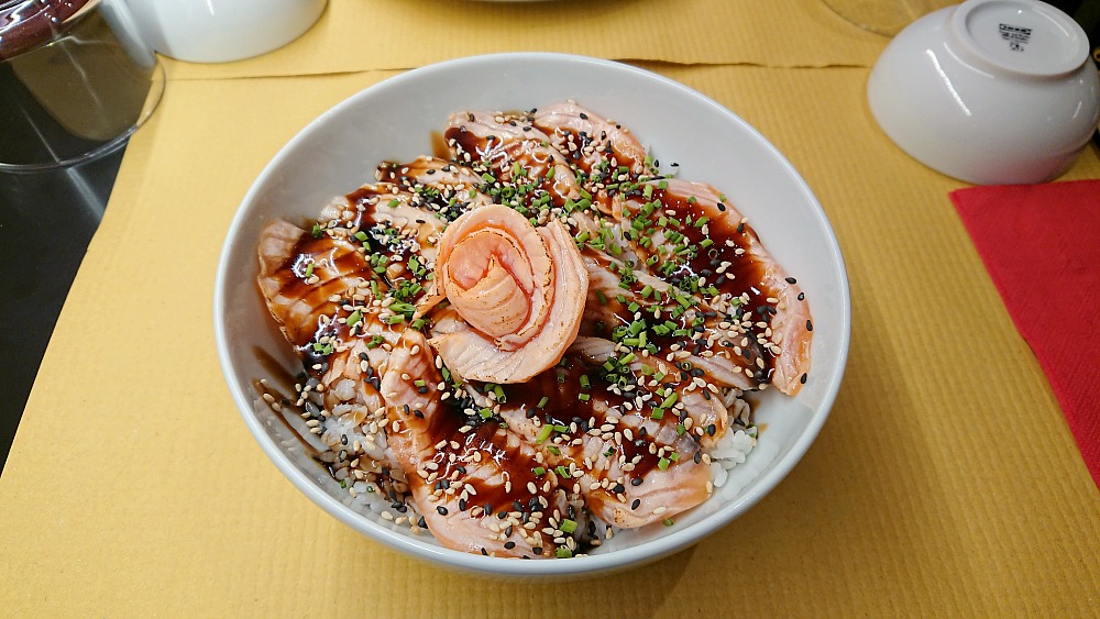 Ristorante-con-cui-paghi-con-follower-CHIRASHI
