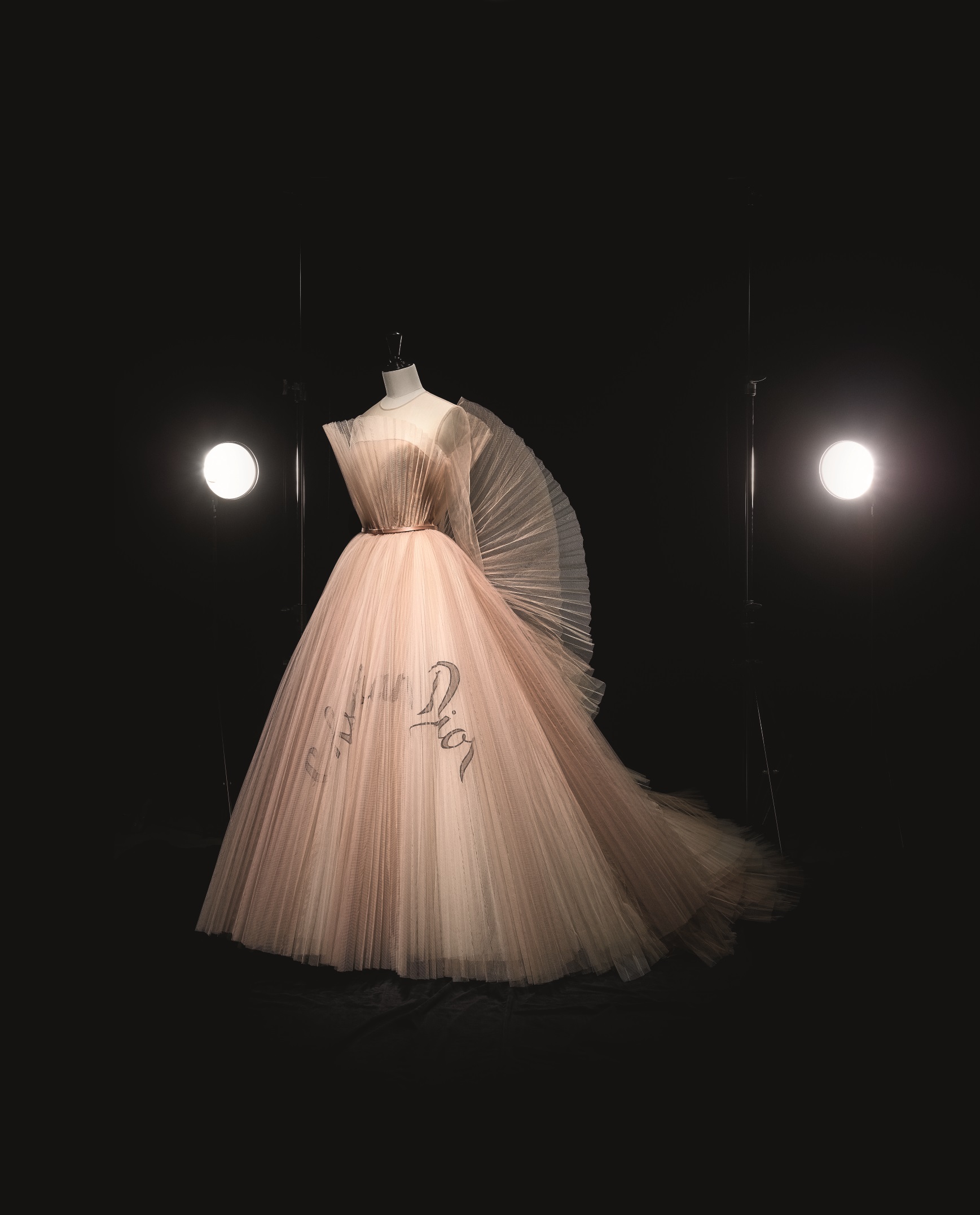 christian dior v&a exhibition