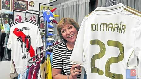 1540154377606-Angel-Di-Marias-Mother-Diana-Hernandez-Di-Maria-celebrates-her-sons-success-in-football