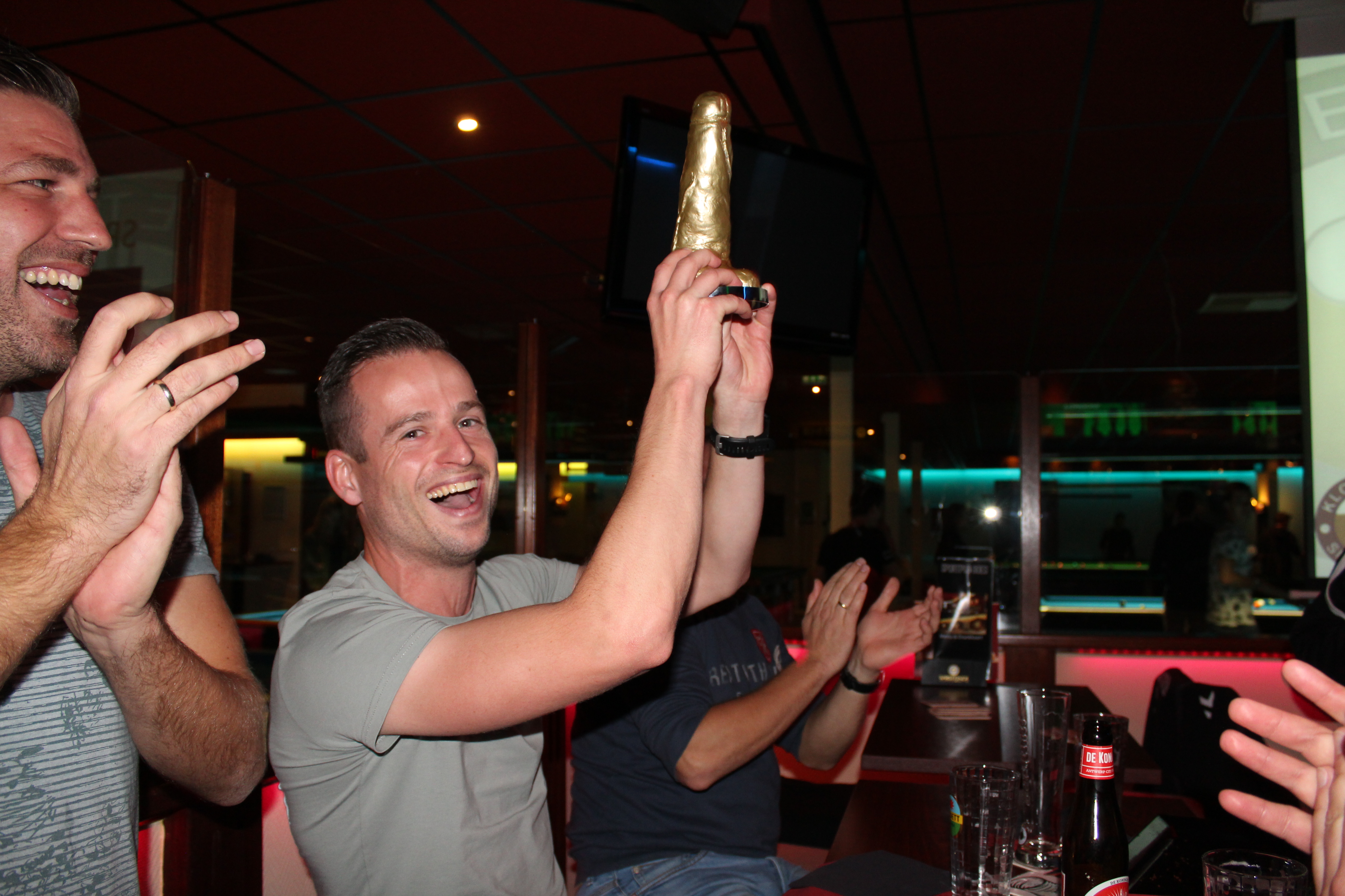 Remon met de gouden piemel.
