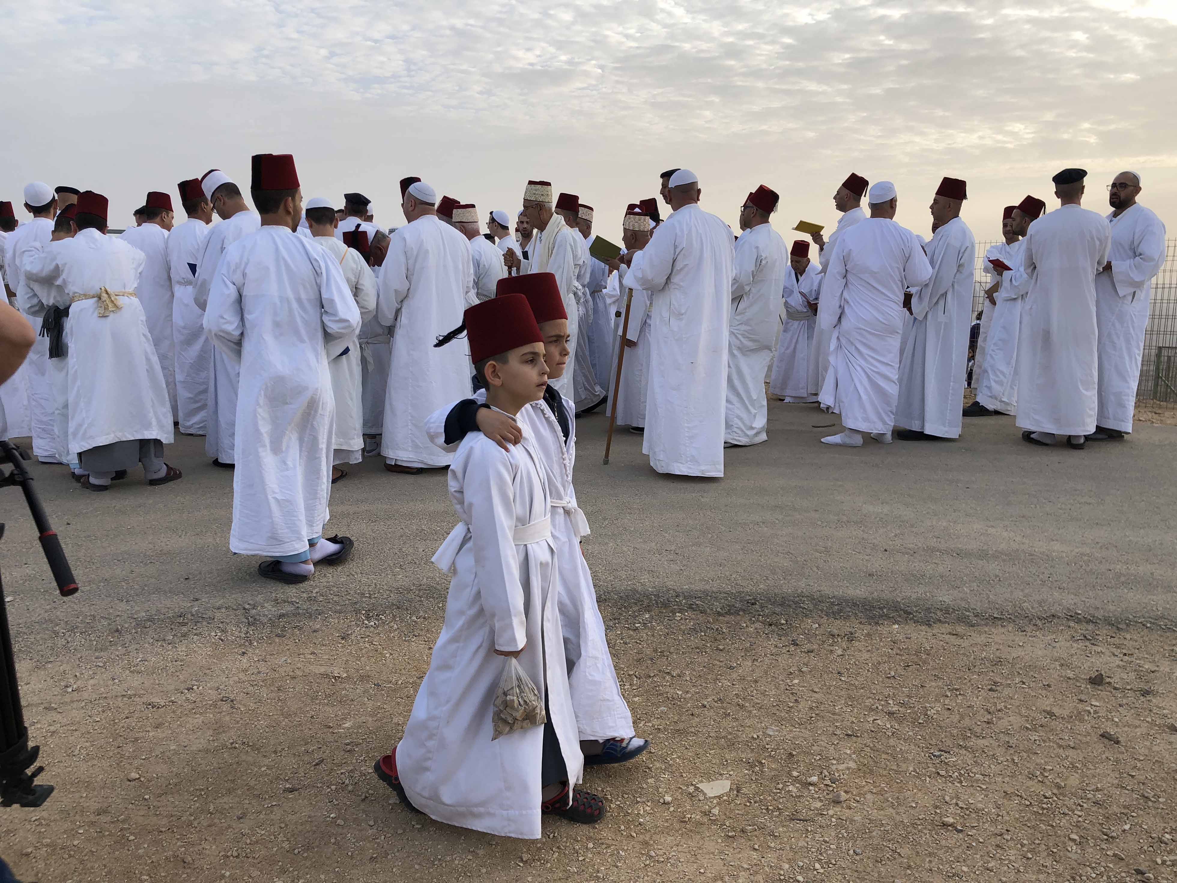 صور من احتفالات الطائفة السامرية بأول أيام عيد العرش في نابلس