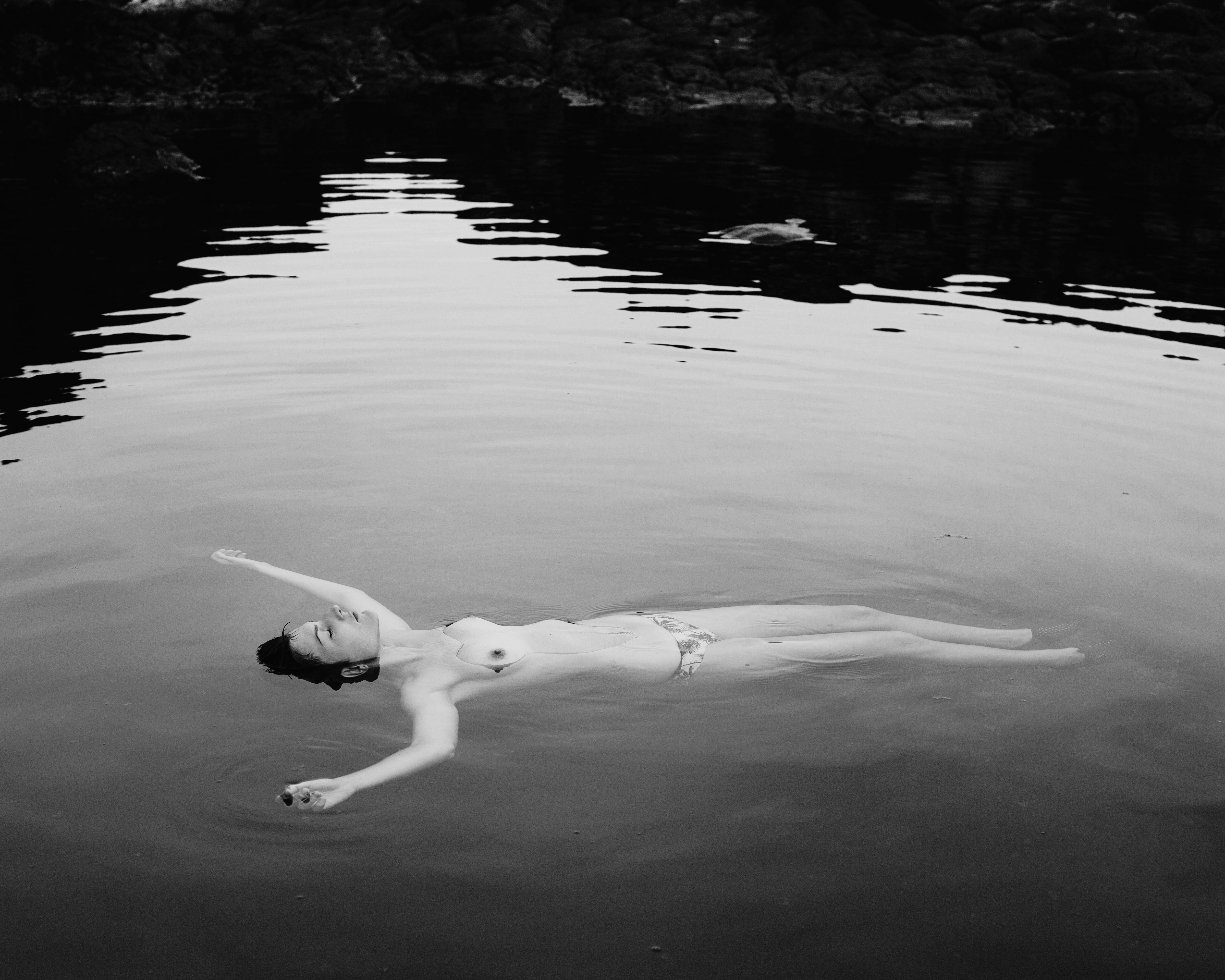 foto-pantelleria-claudia-di-francescantonio-isola--mare-donna-nuda-galleggia