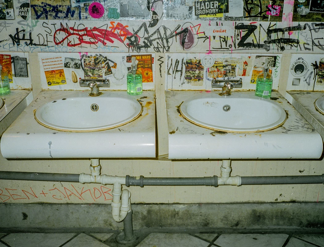 Vasken på KB18 toilet i Kødbyen