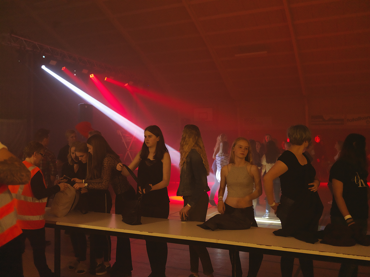 1540808578348-party44
