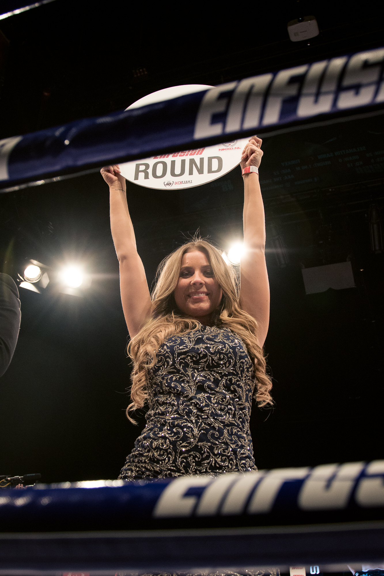 Een ringgirl.