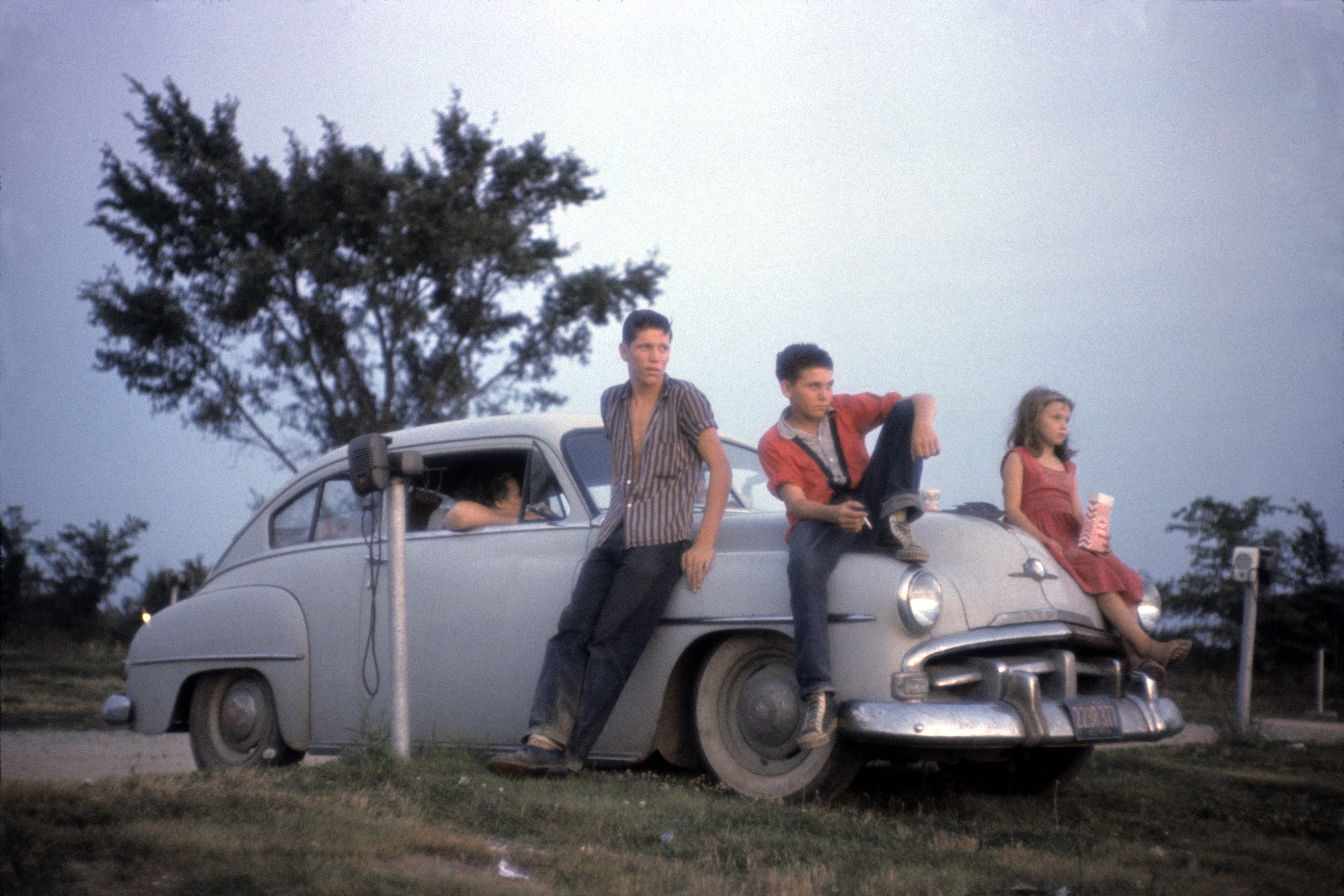 A drive-in theater between Flora and the village of Louisville. Illinois, USA. 1960. © Wayne Miller Estate / Magnum Photos