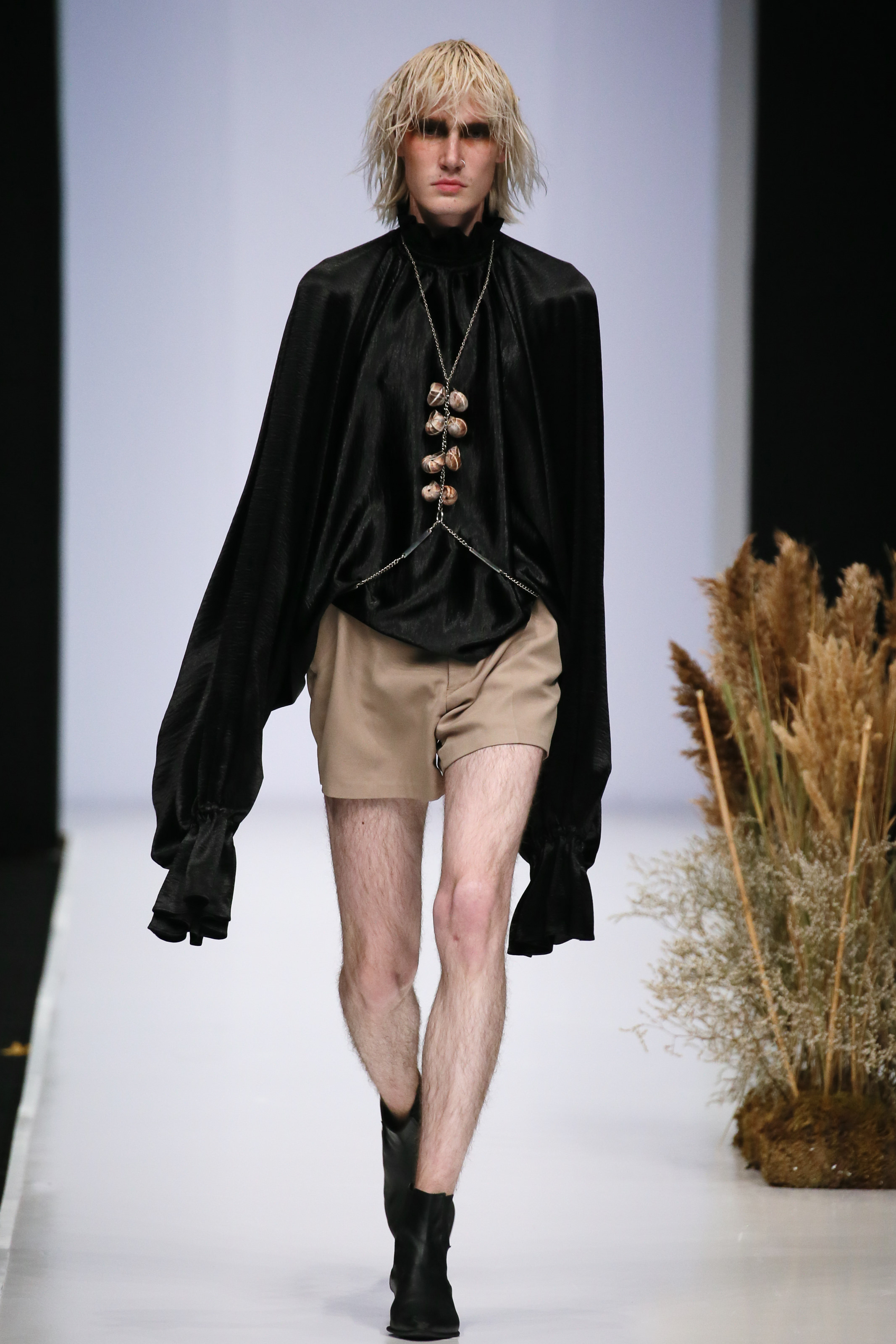 1540845579918-RomanUvarovDesign0004