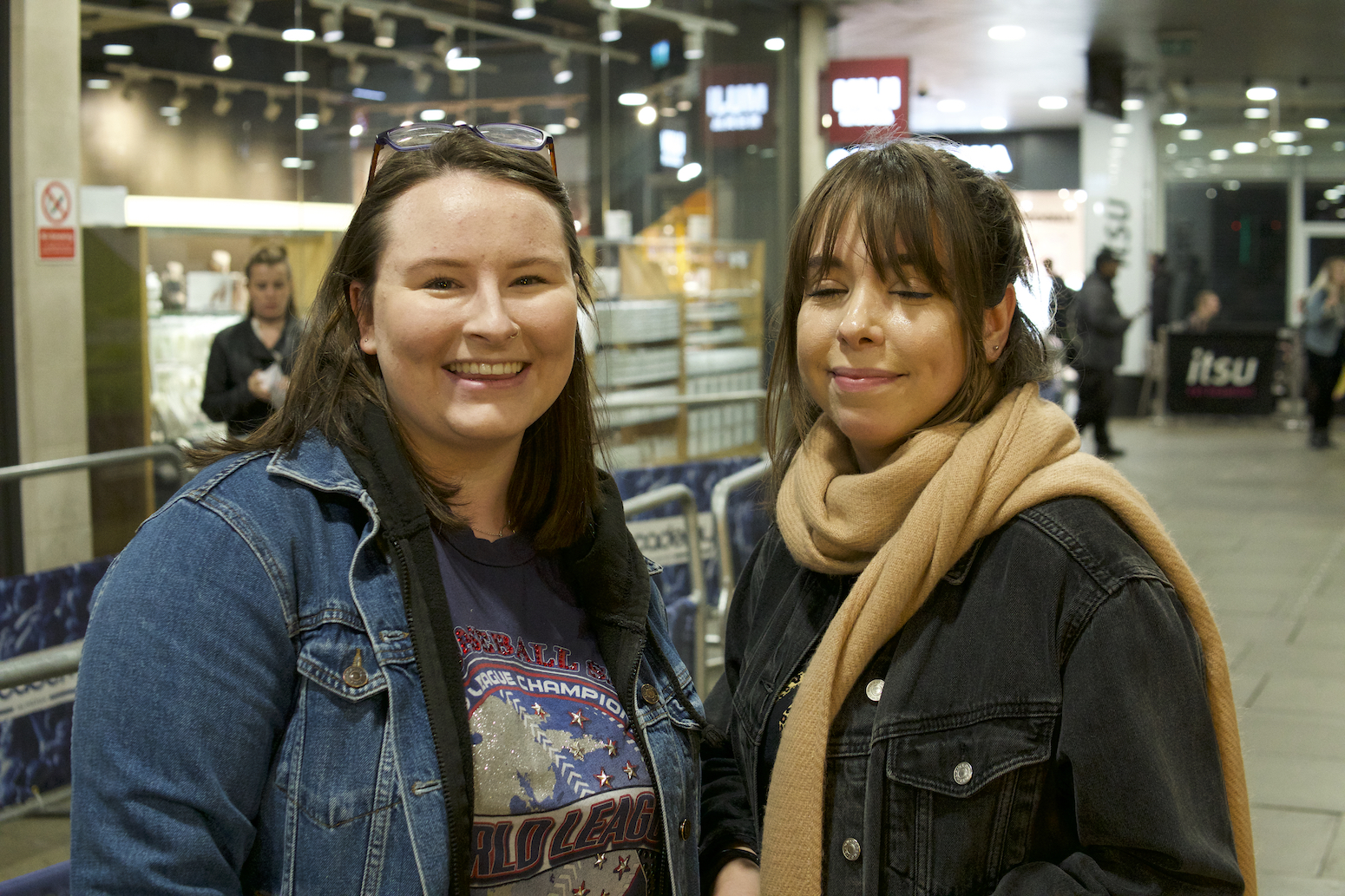 1540896440132-Liv-and-Sophie