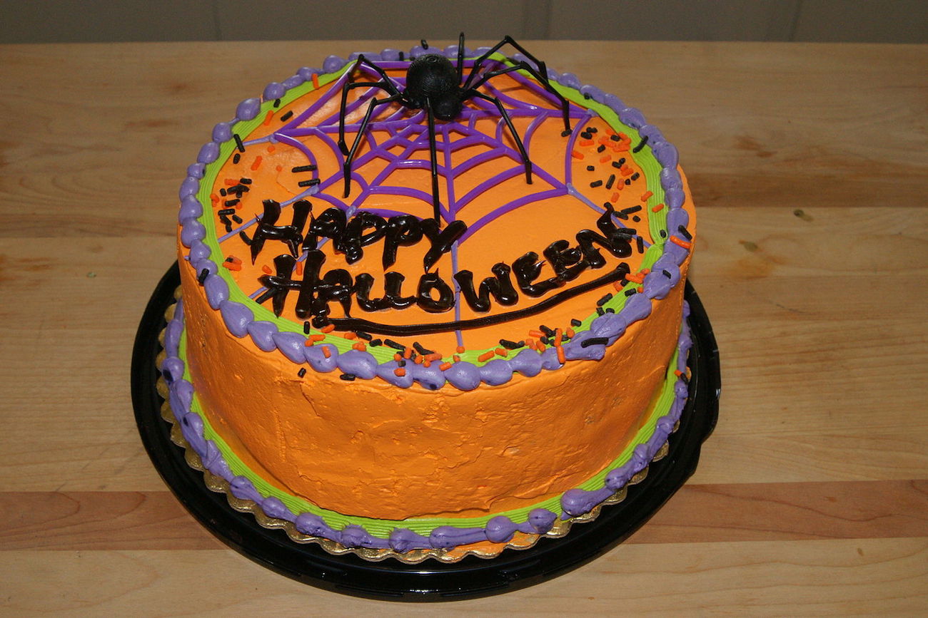 1540987026309-halloween-cake