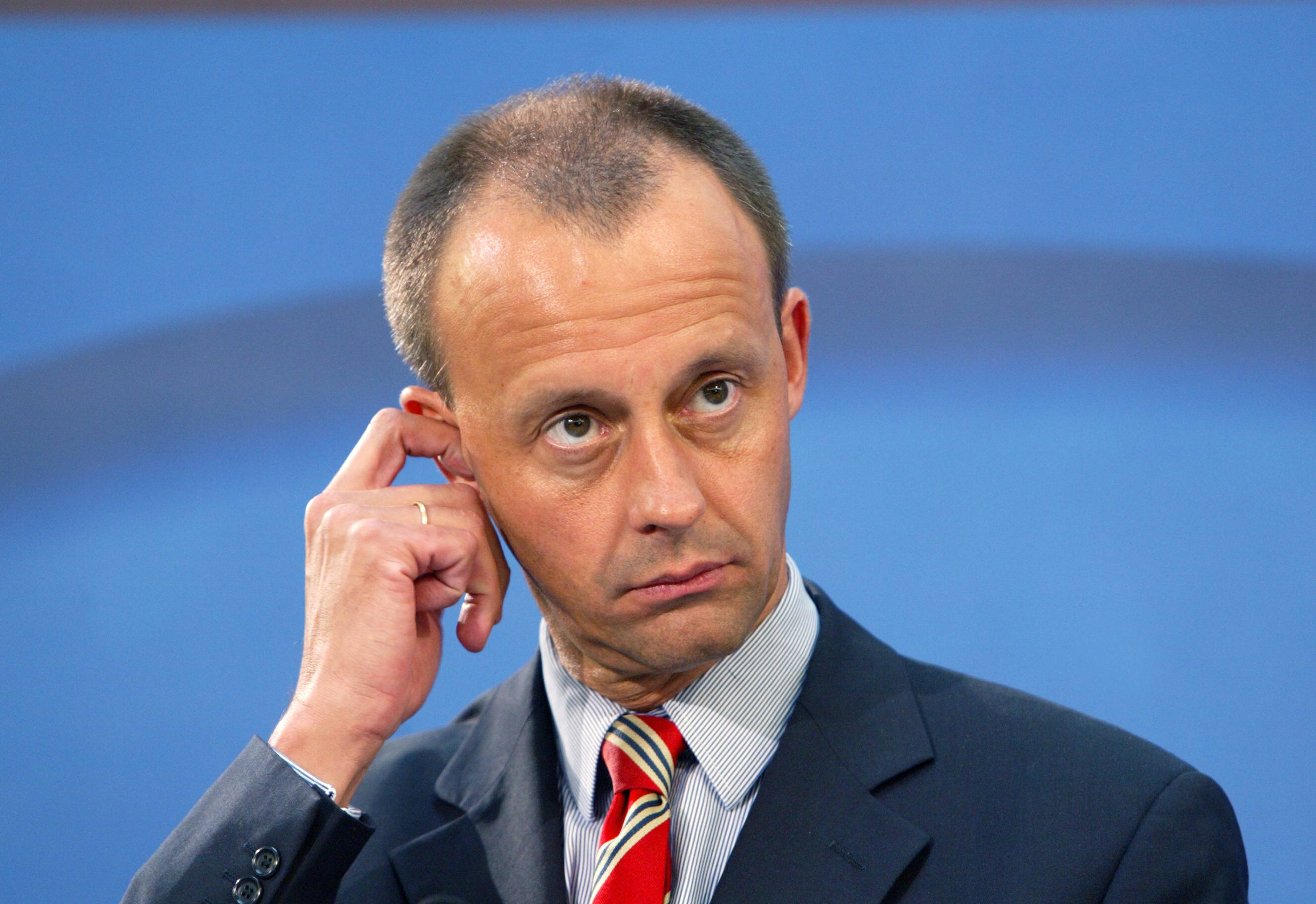 Friedrich Merz kratzt sich schon wieder am Kopf