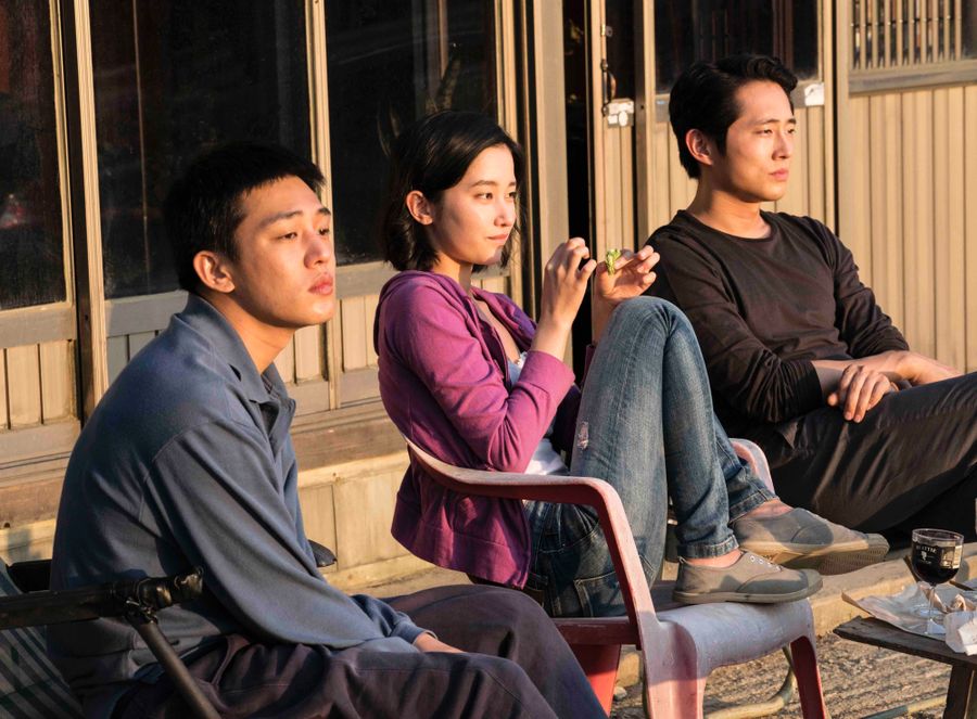 Jong-soo, Hae-mi, and Ben sitting together