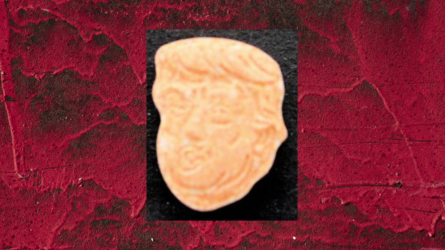 1541163767849-ecstasy-pille-rot-donald-trump