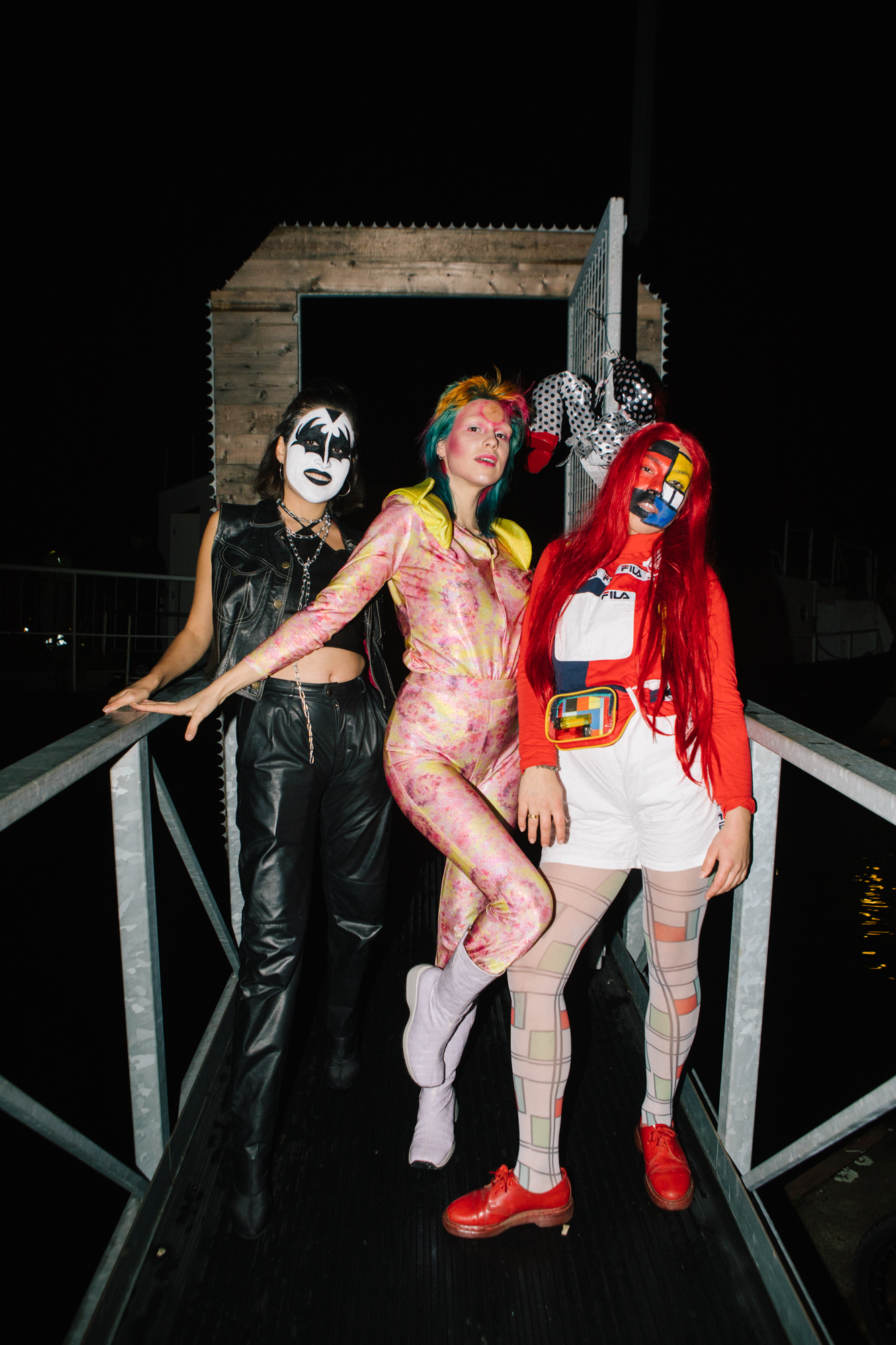 bezoekers van X3's Halloween feestje