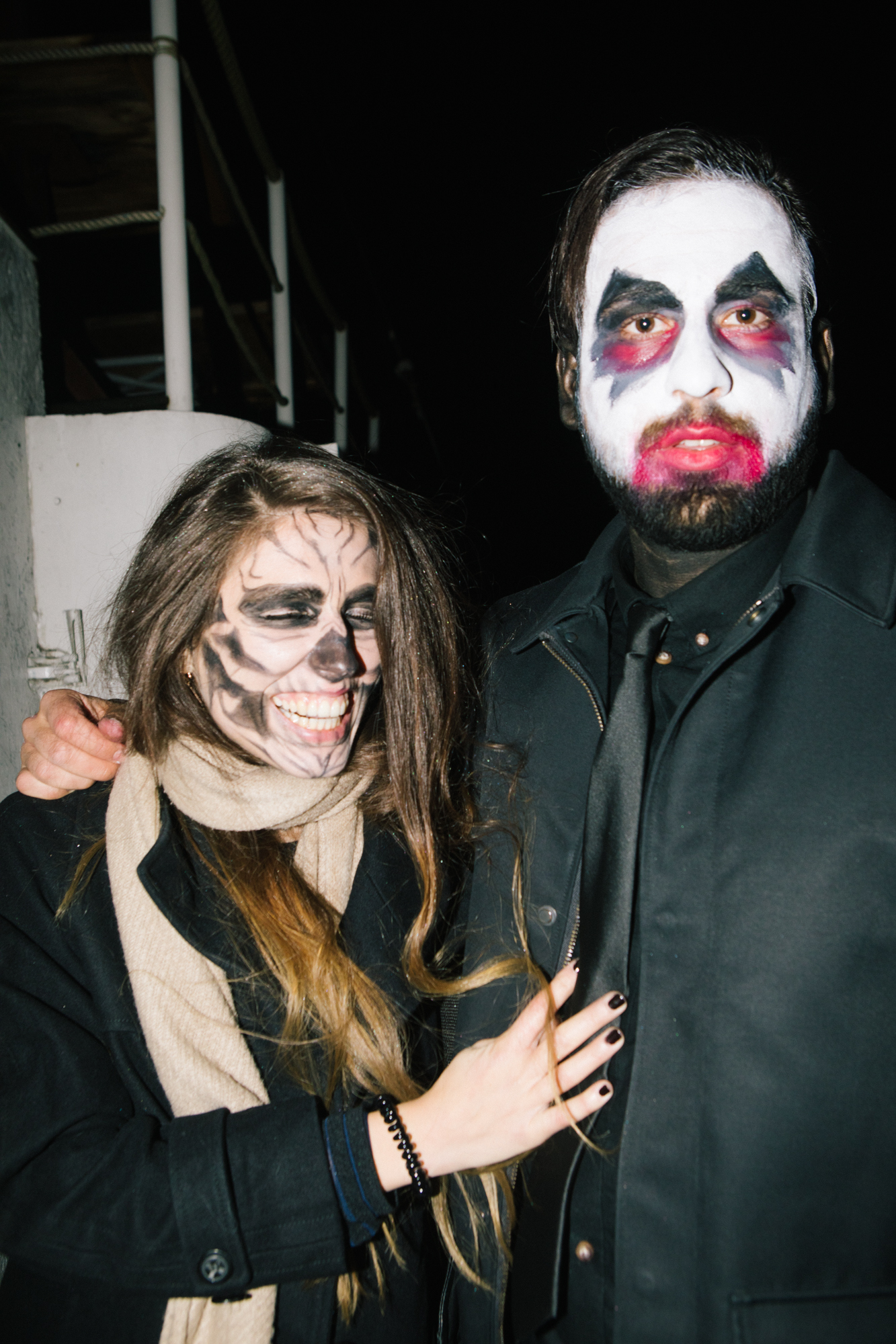 bezoekers van X3's Halloween feestje