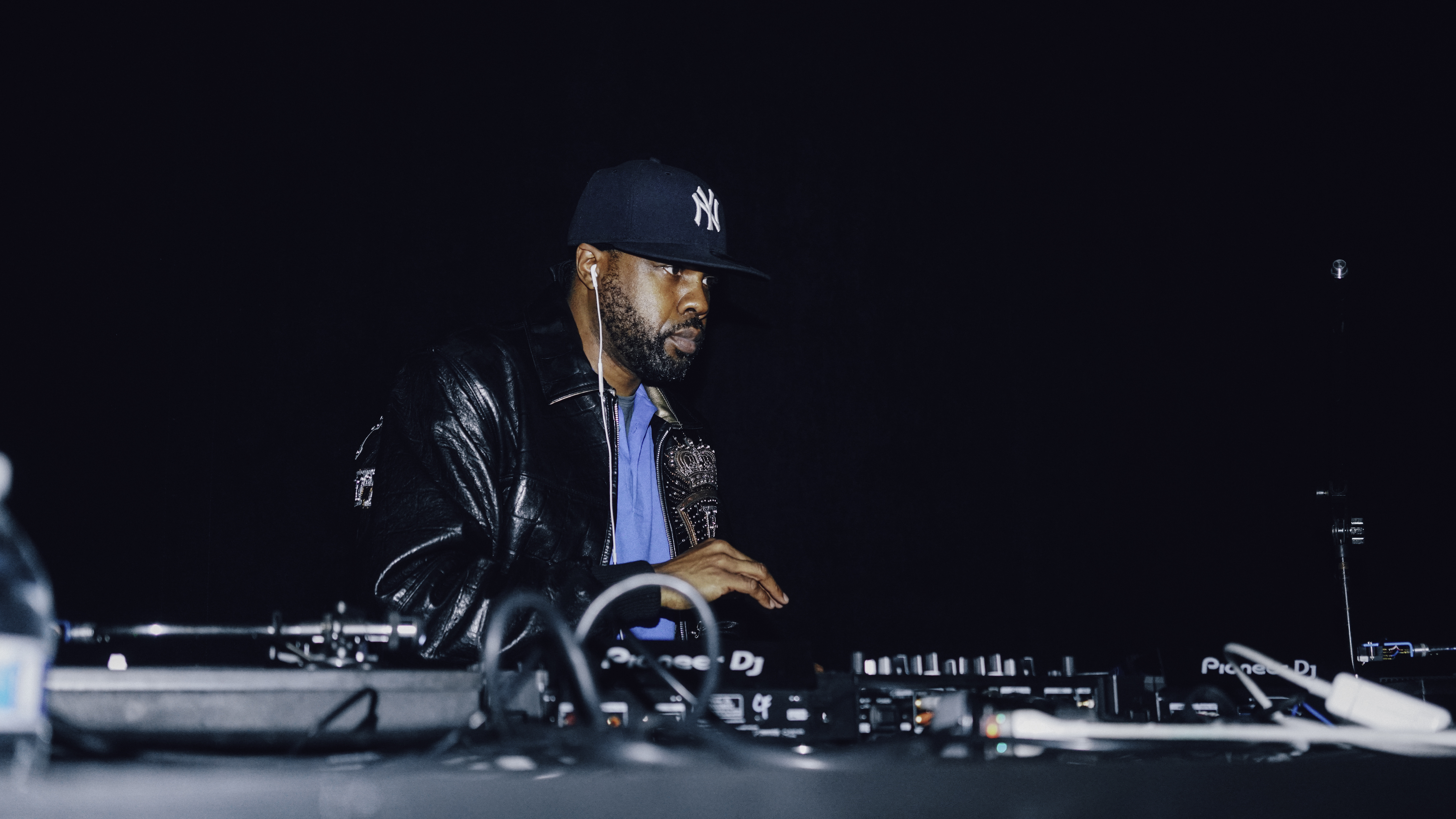 1541776085905-WUTANG_36CHAMBERS_VILLAIN-10