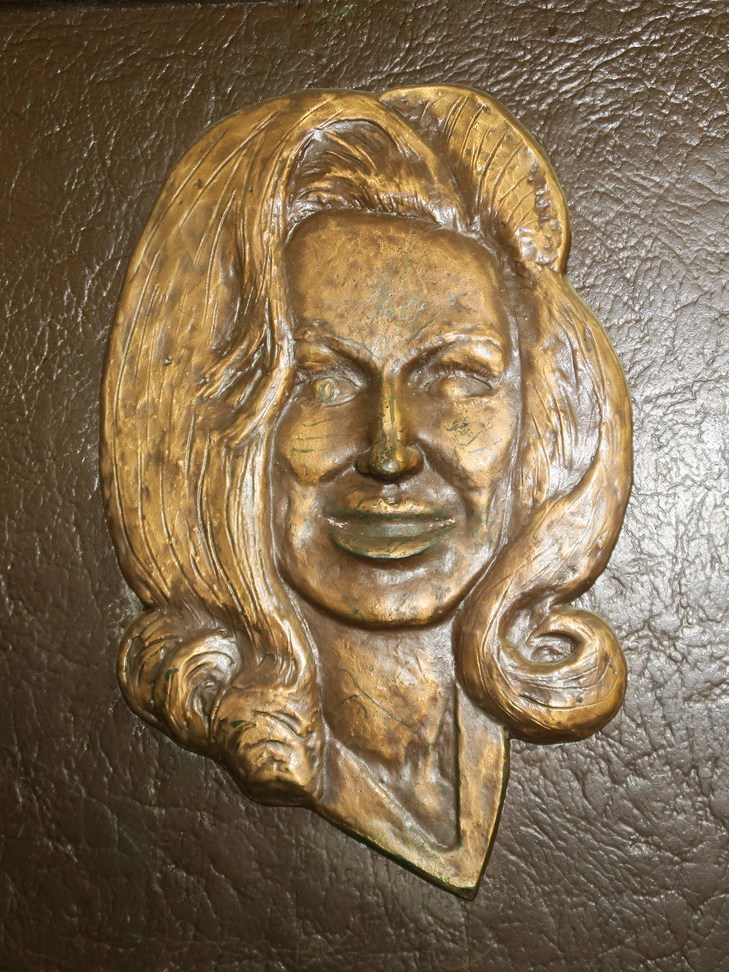 a bronze plaque of Dolly Parton's face