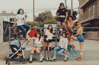 Moxi Skate Team poses together