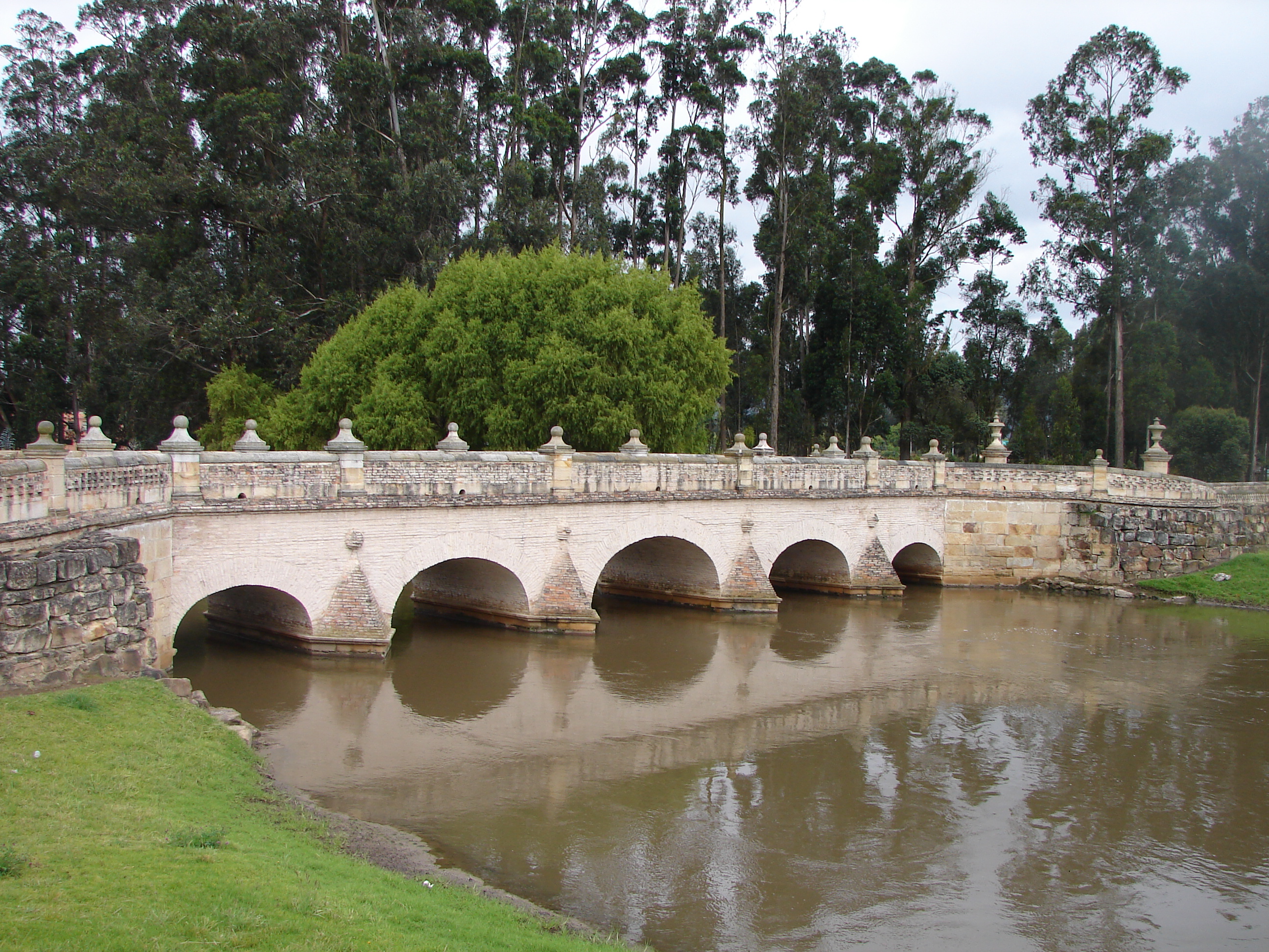 1542211605875-Puente_del_comun_2006