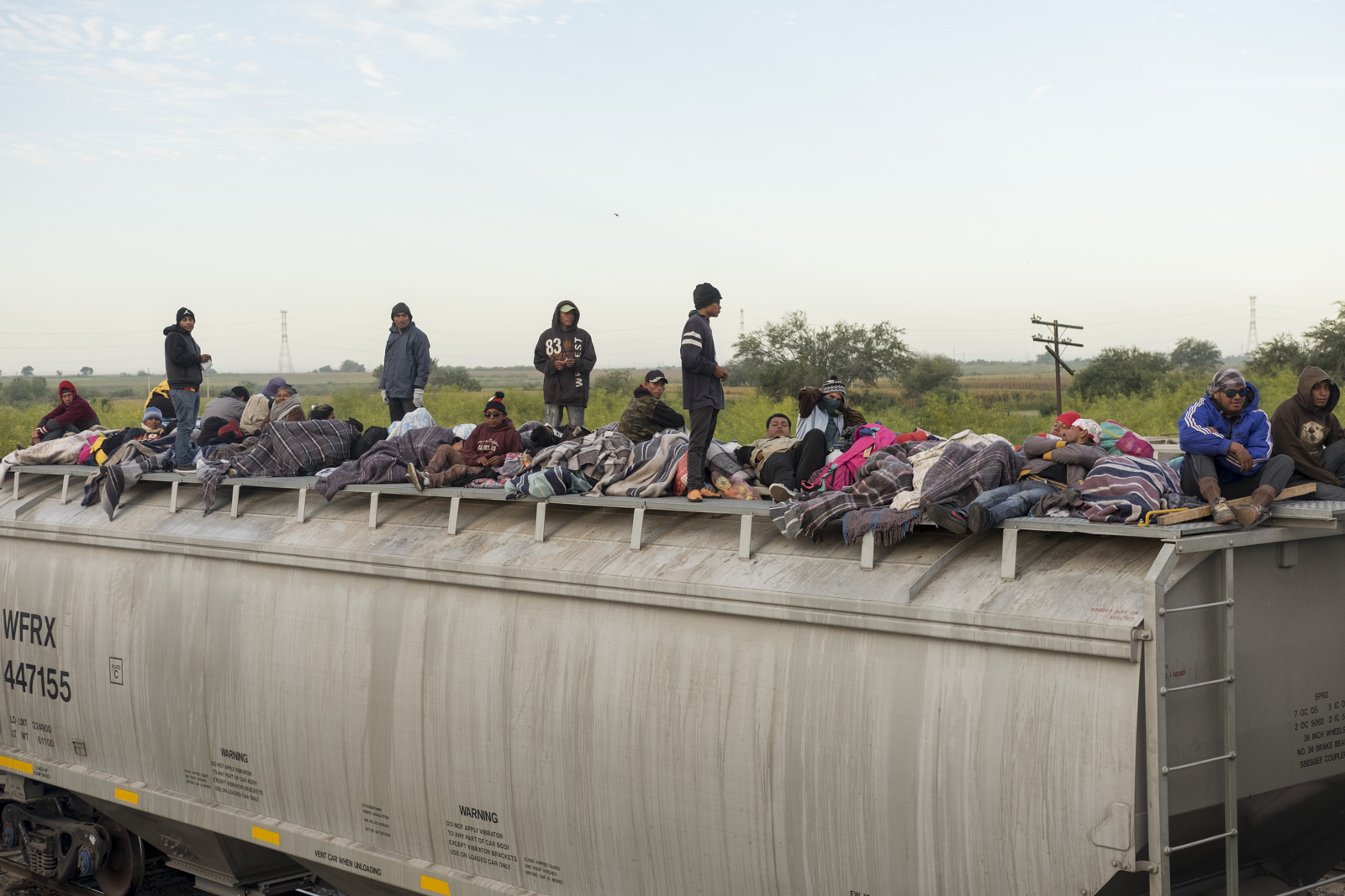 1542222214140-caravana-top-of-train300418