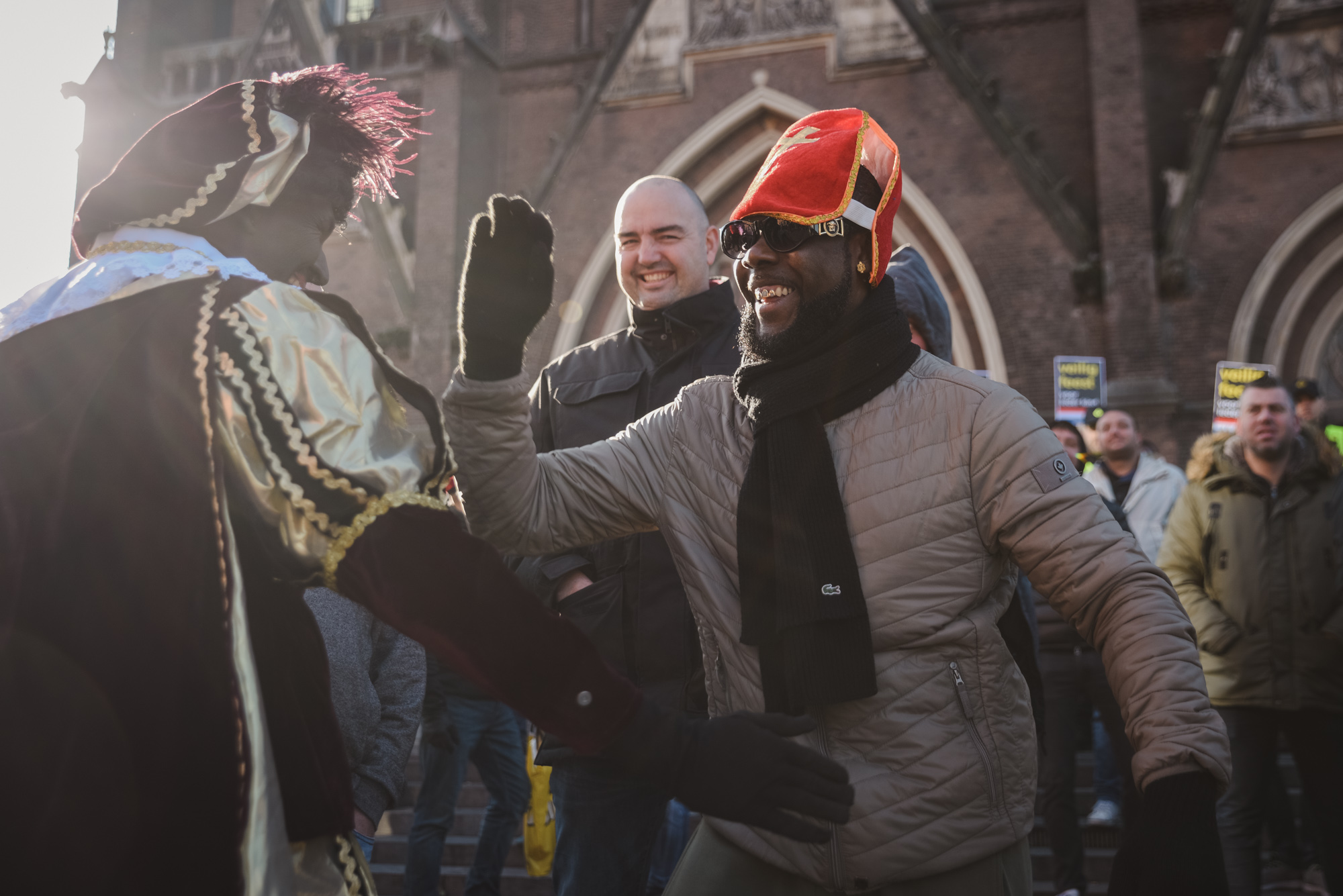 Pro-pietdemonstranten tijdens de Intocht van Sinterklaas in Eindhoven 2018