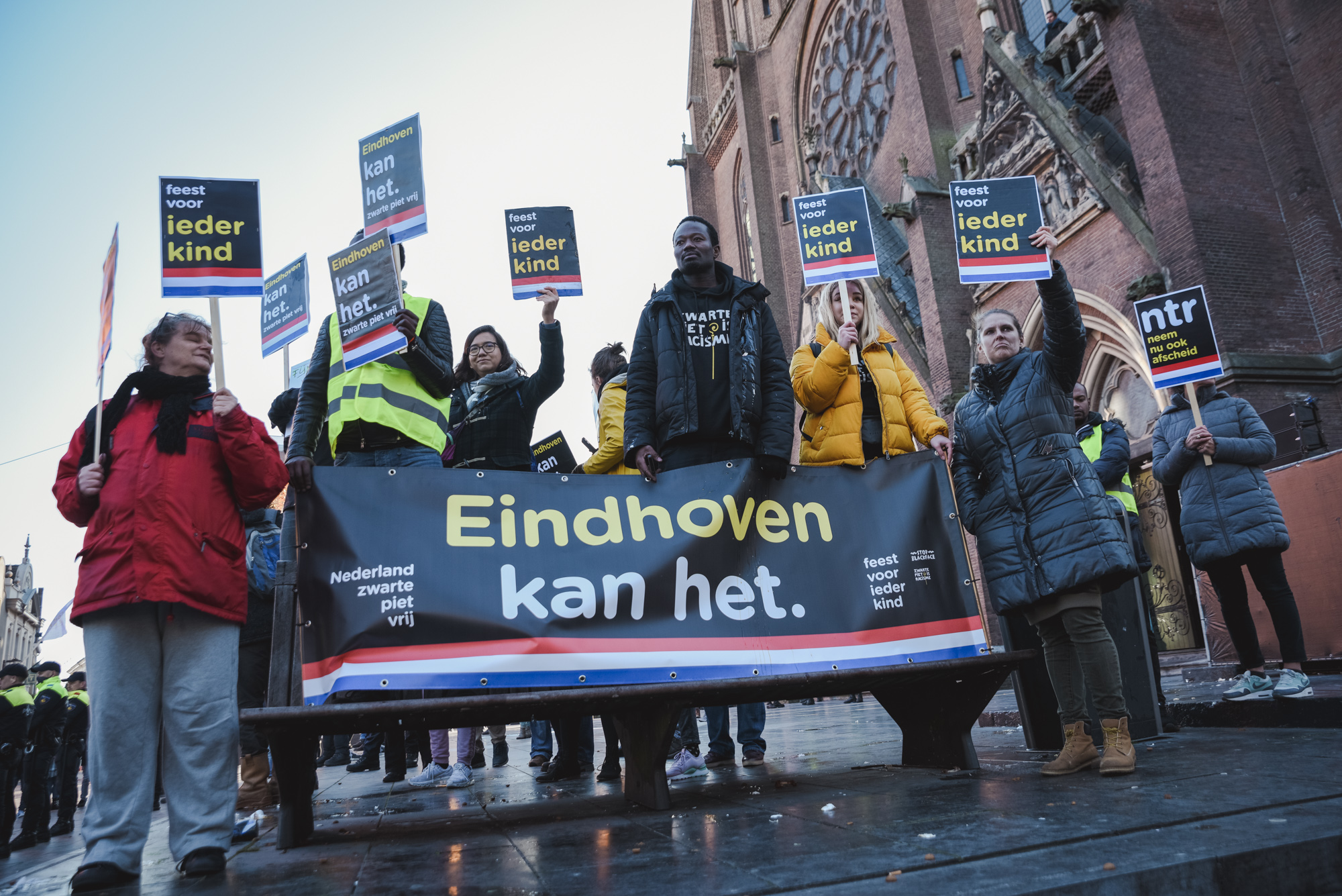 KOZP-demonstranten tijdens de Intocht van Sinterklaas in Eindhoven 2018