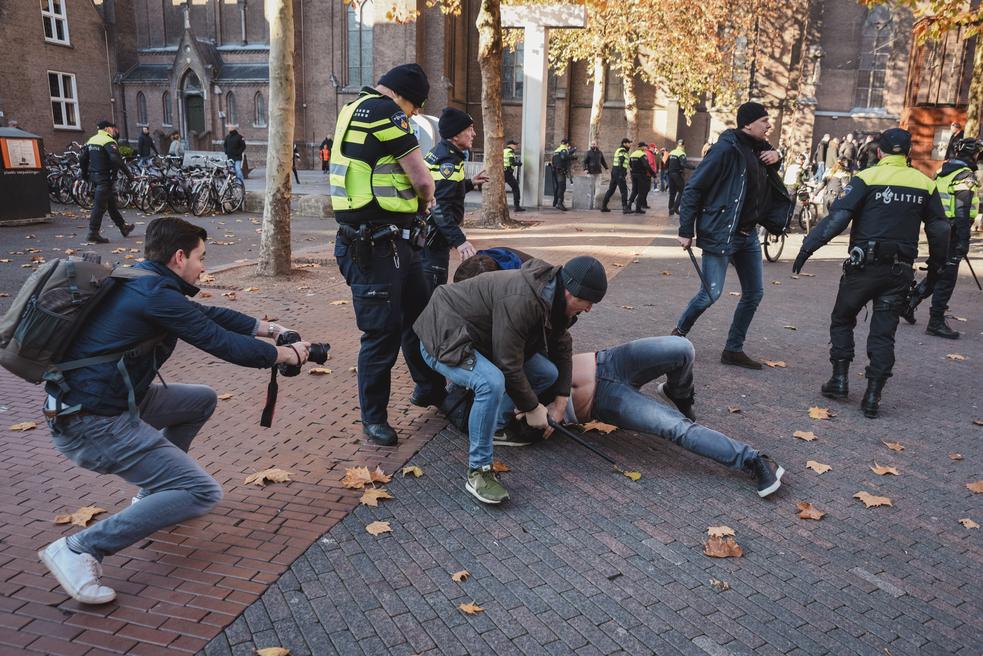 Pro-pietdemonstranten tijdens de Intocht van Sinterklaas in Eindhoven 2018