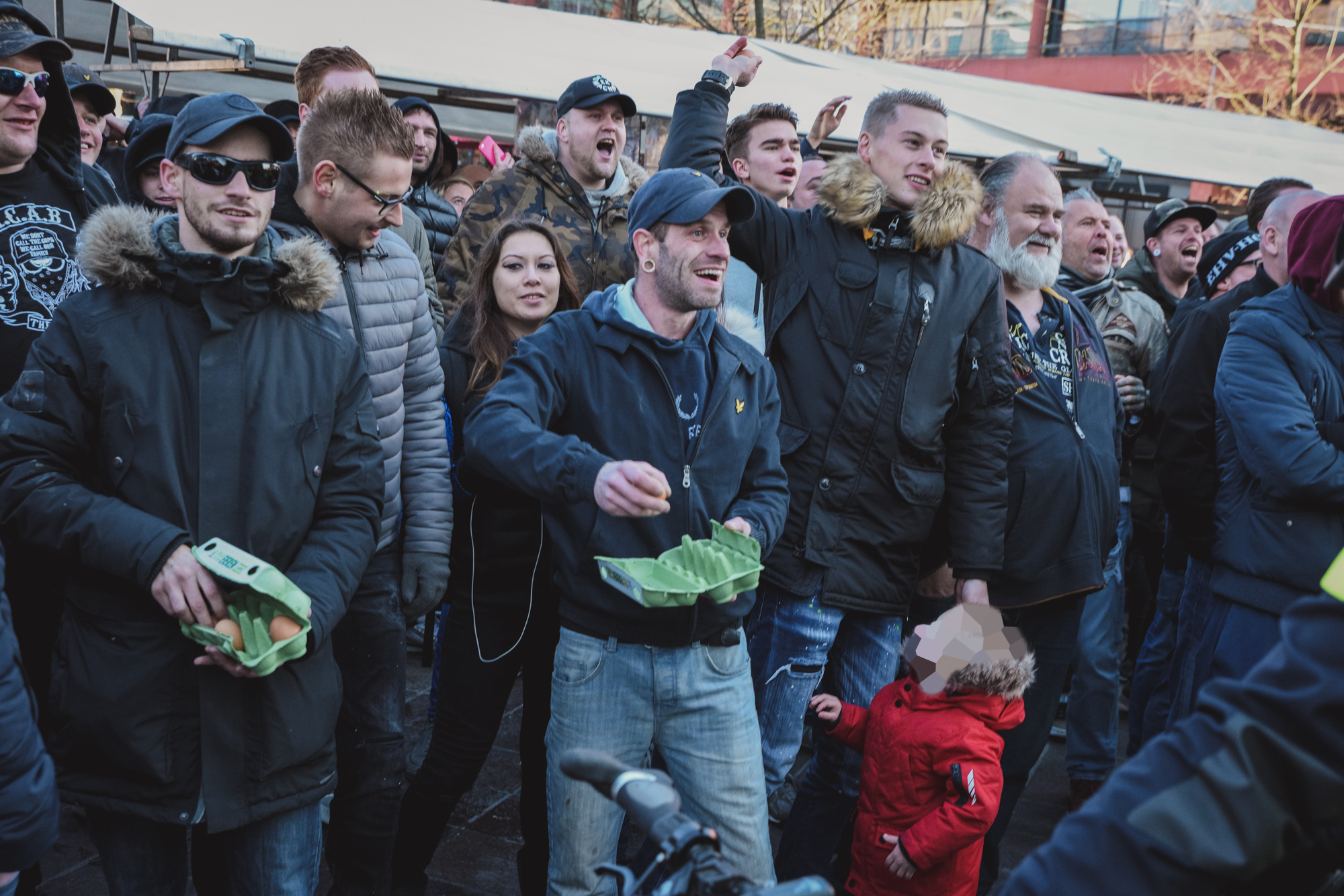 Pro-pietdemonstranten tijdens de Intocht van Sinterklaas in Eindhoven 2018
