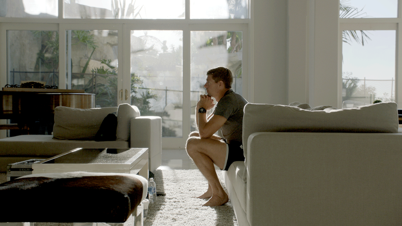 1542714898527-gerrard-at-home