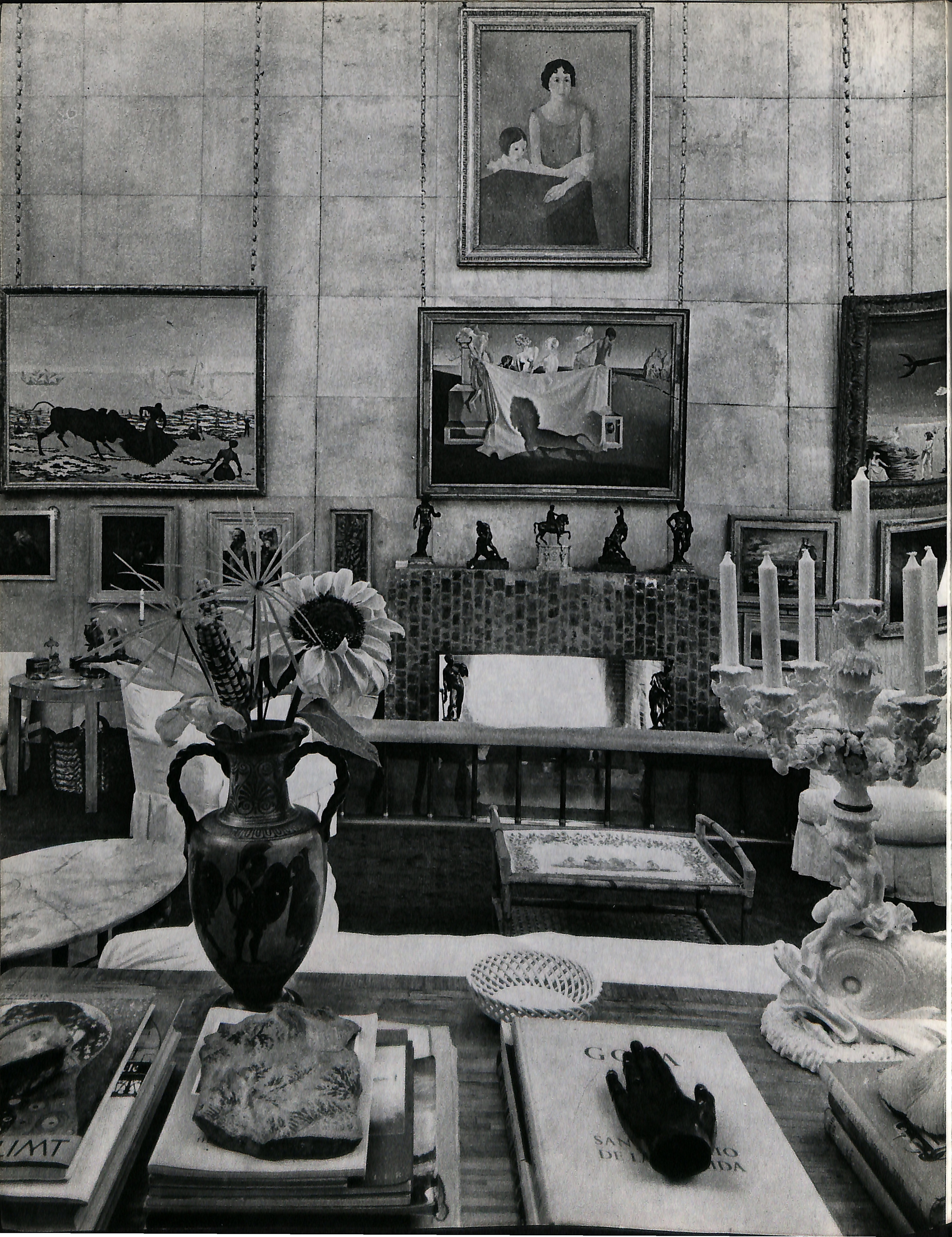 Roger Guilleminot : vue du fumoir, place des Etats-Unis, Paris, photographie publiée dans Connaissances des arts, octobre 1964.