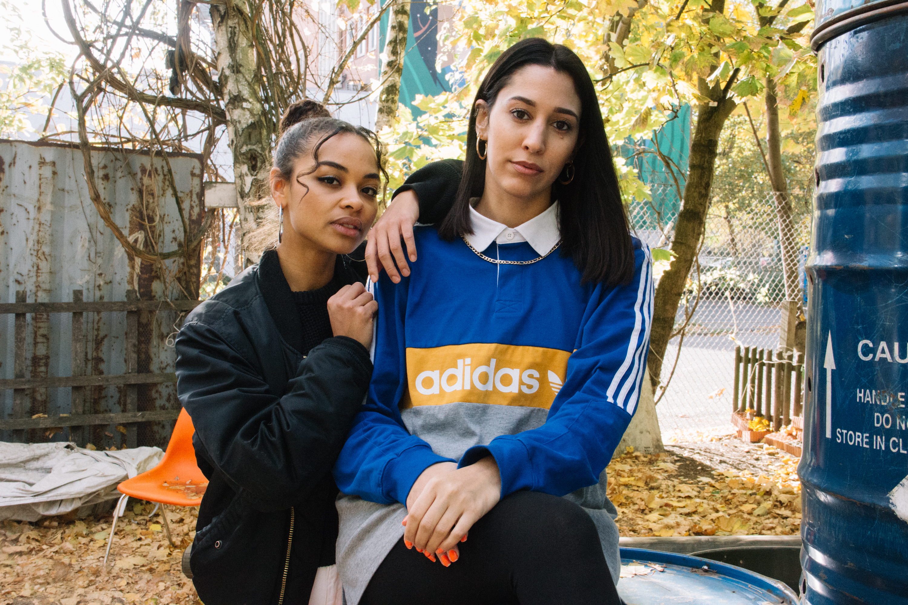 Hoe__Mies Lucia Luciano und Gizem Adiyaman
