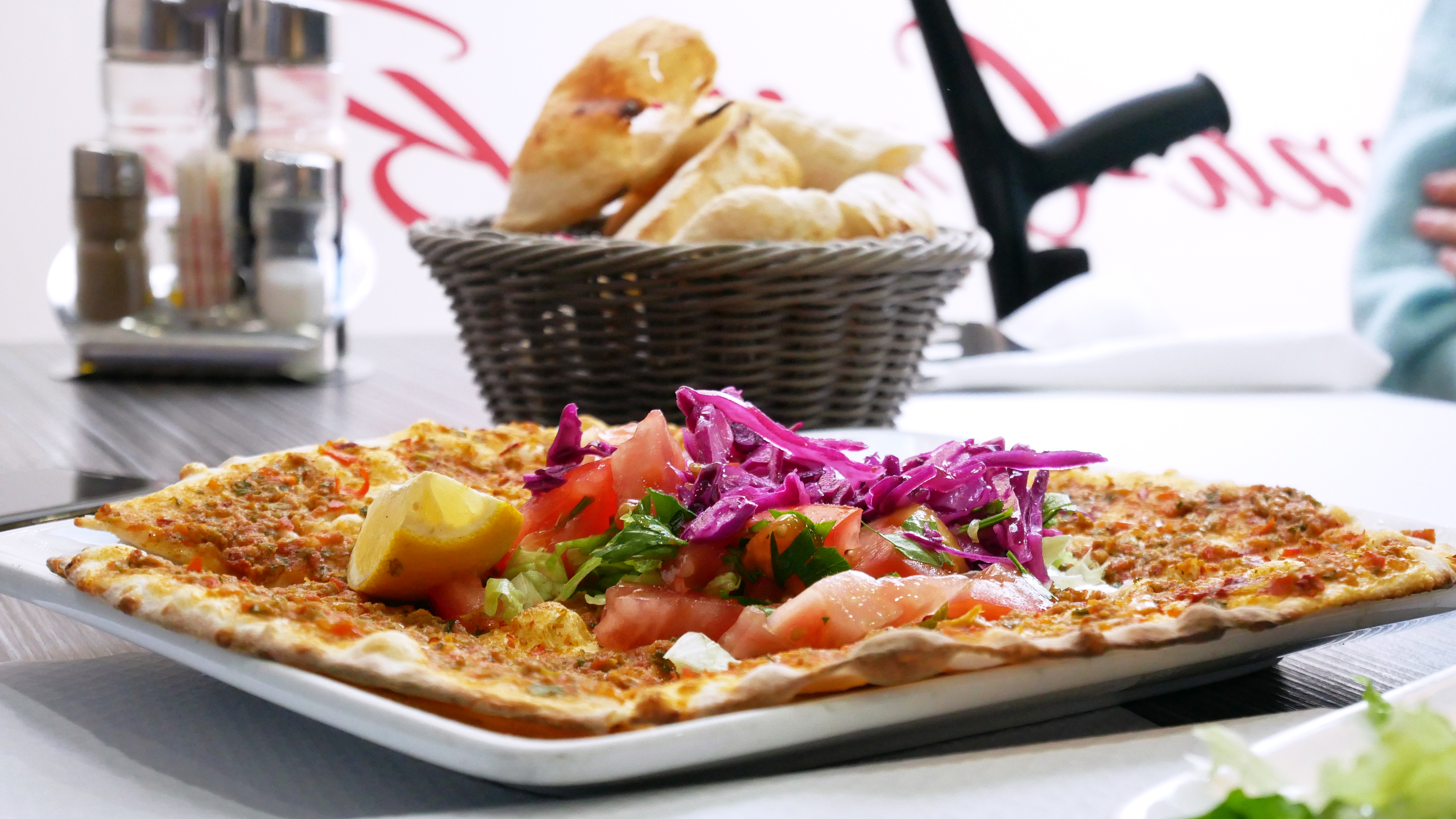 Pasa kebab di Milano: la pizza turca