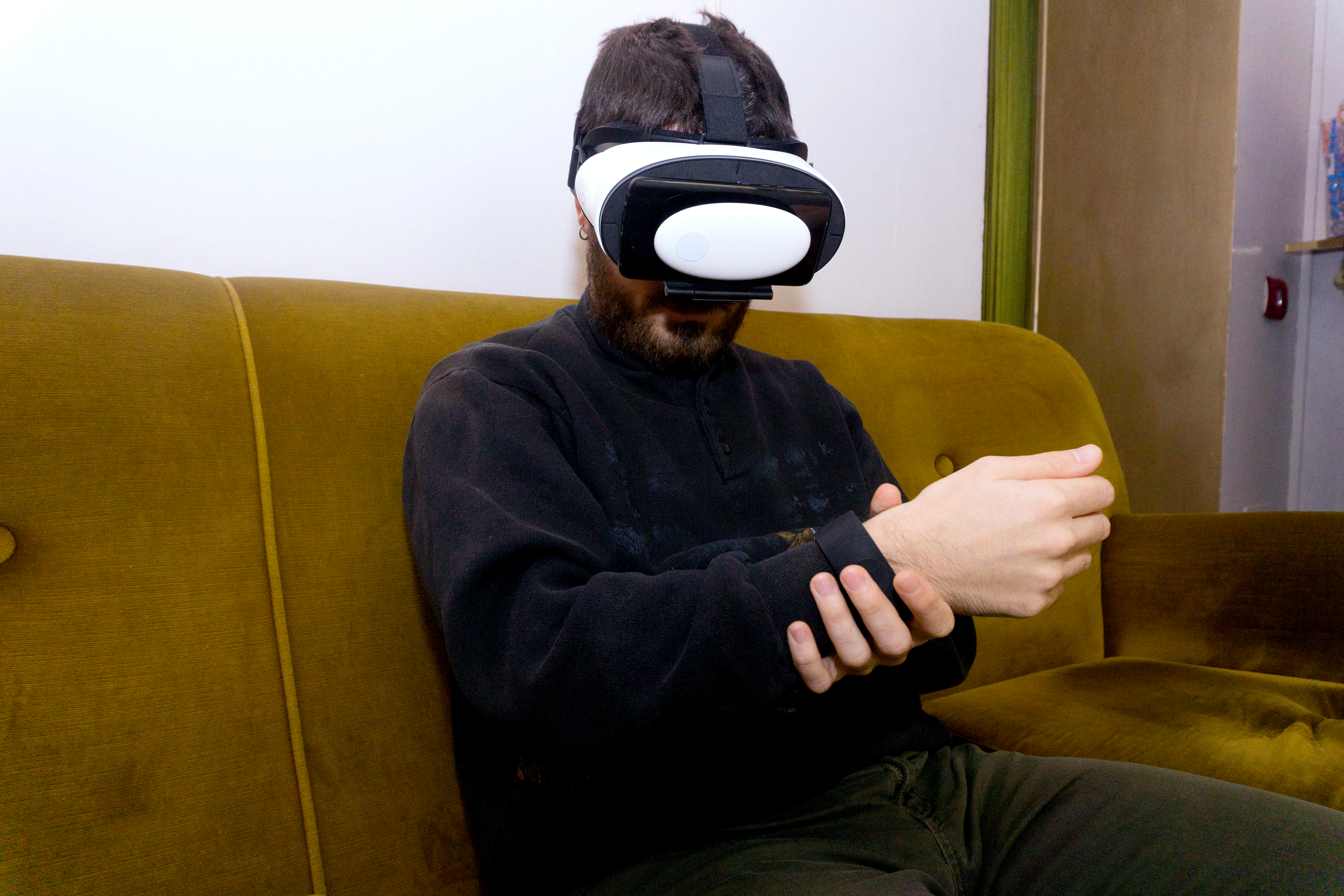1543239608097-SenseBand