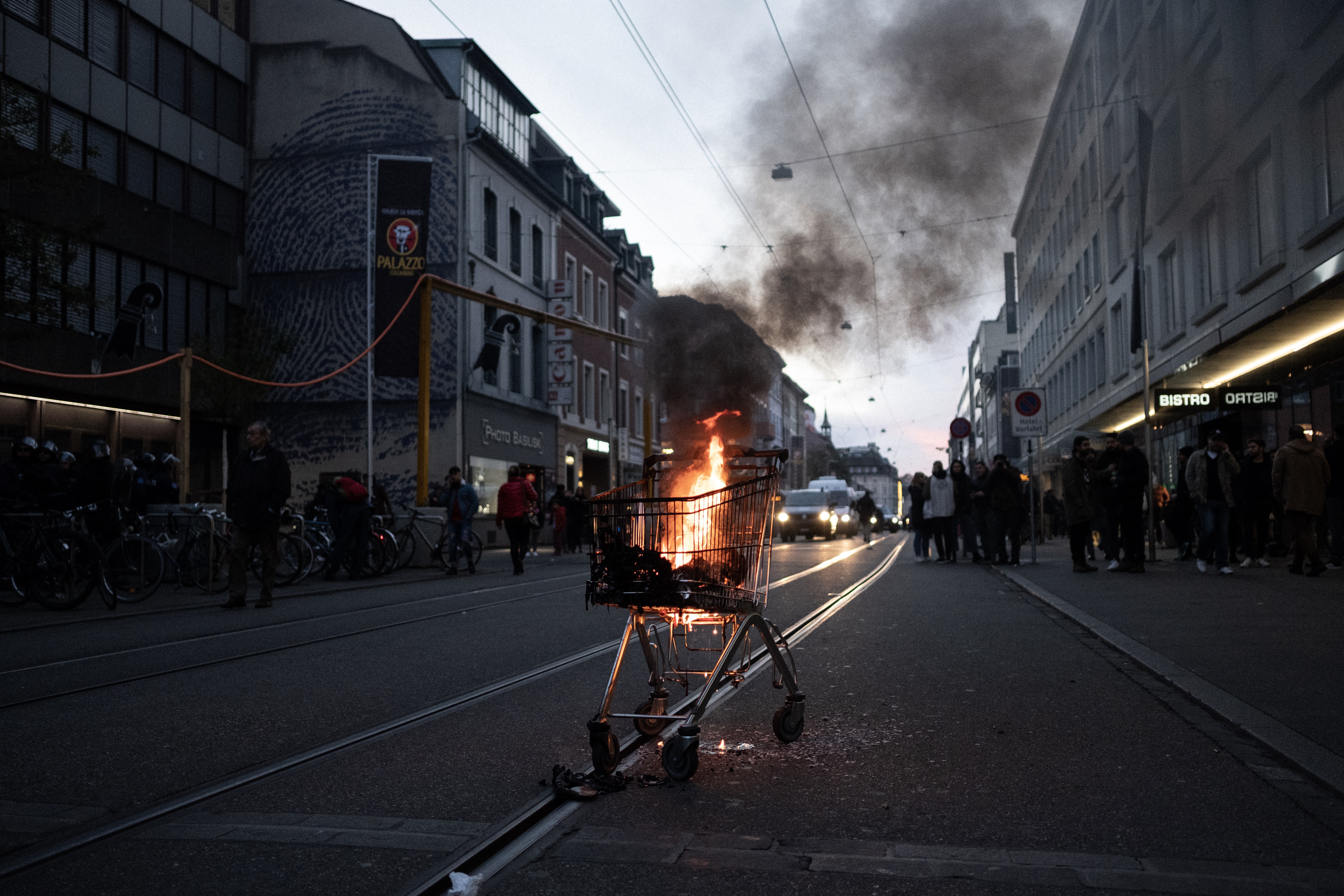 Gegendemo der PNOS in Basel