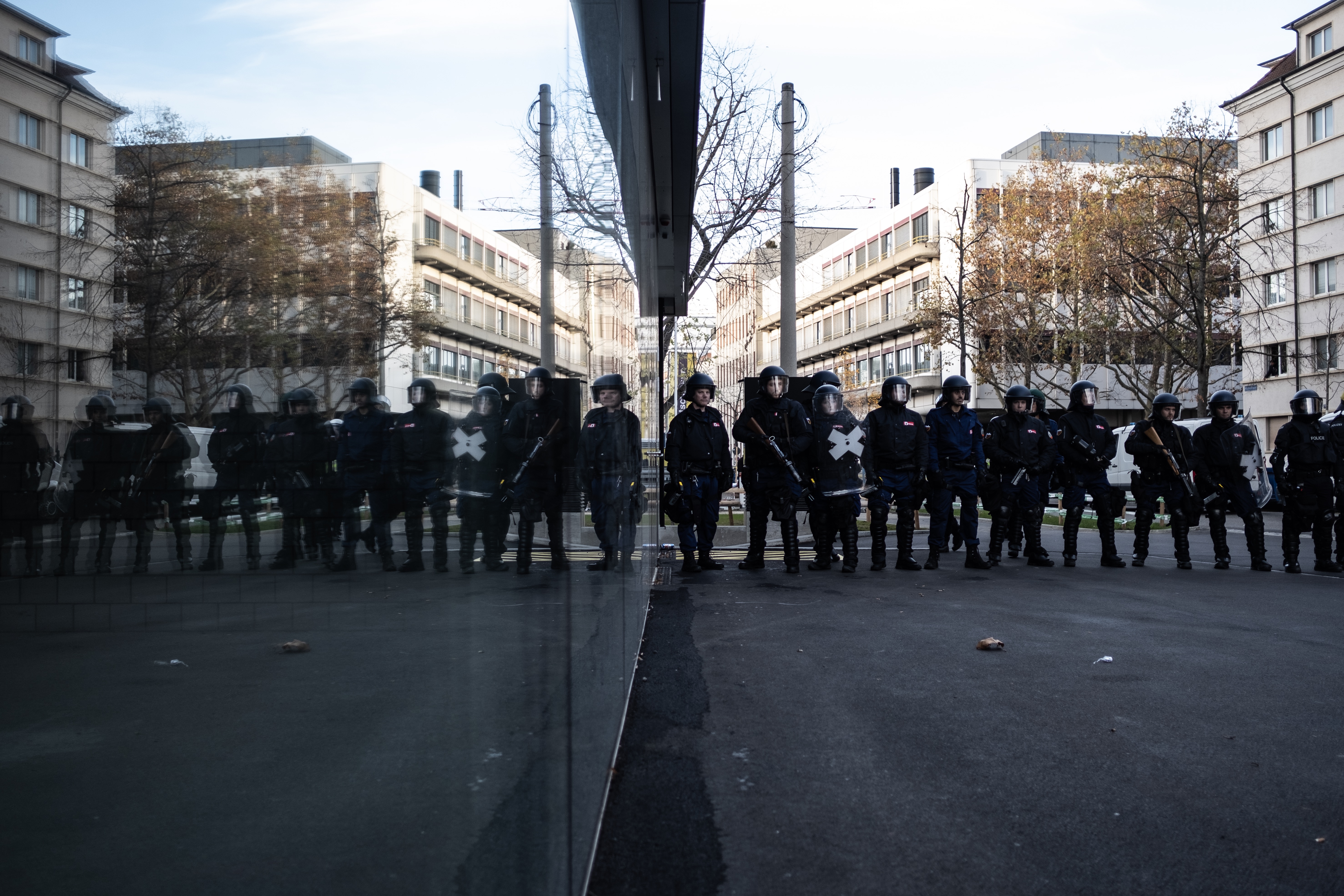 Gegendemo der PNOS in Basel Polizei