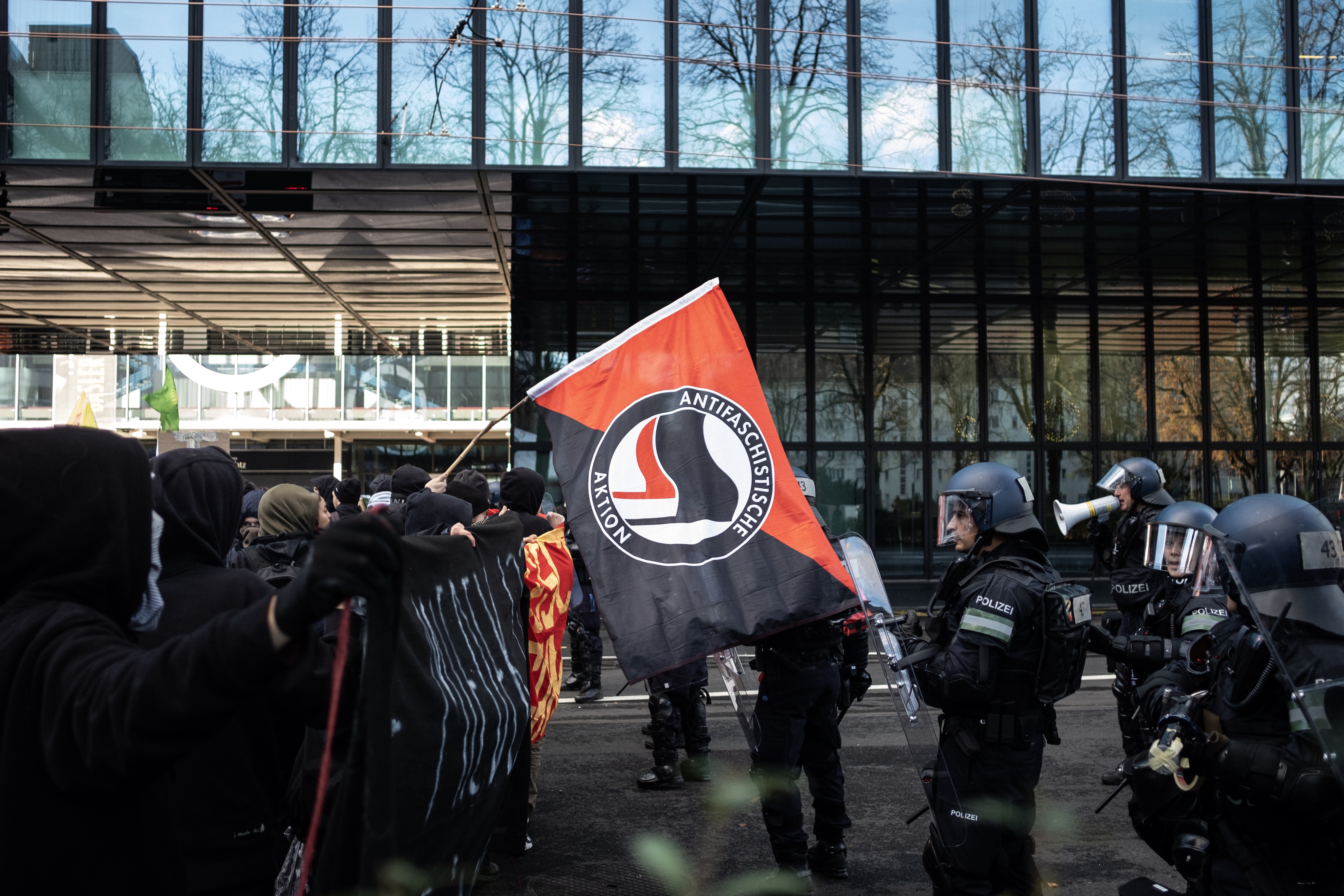 Gegendemo der PNOS in Basel