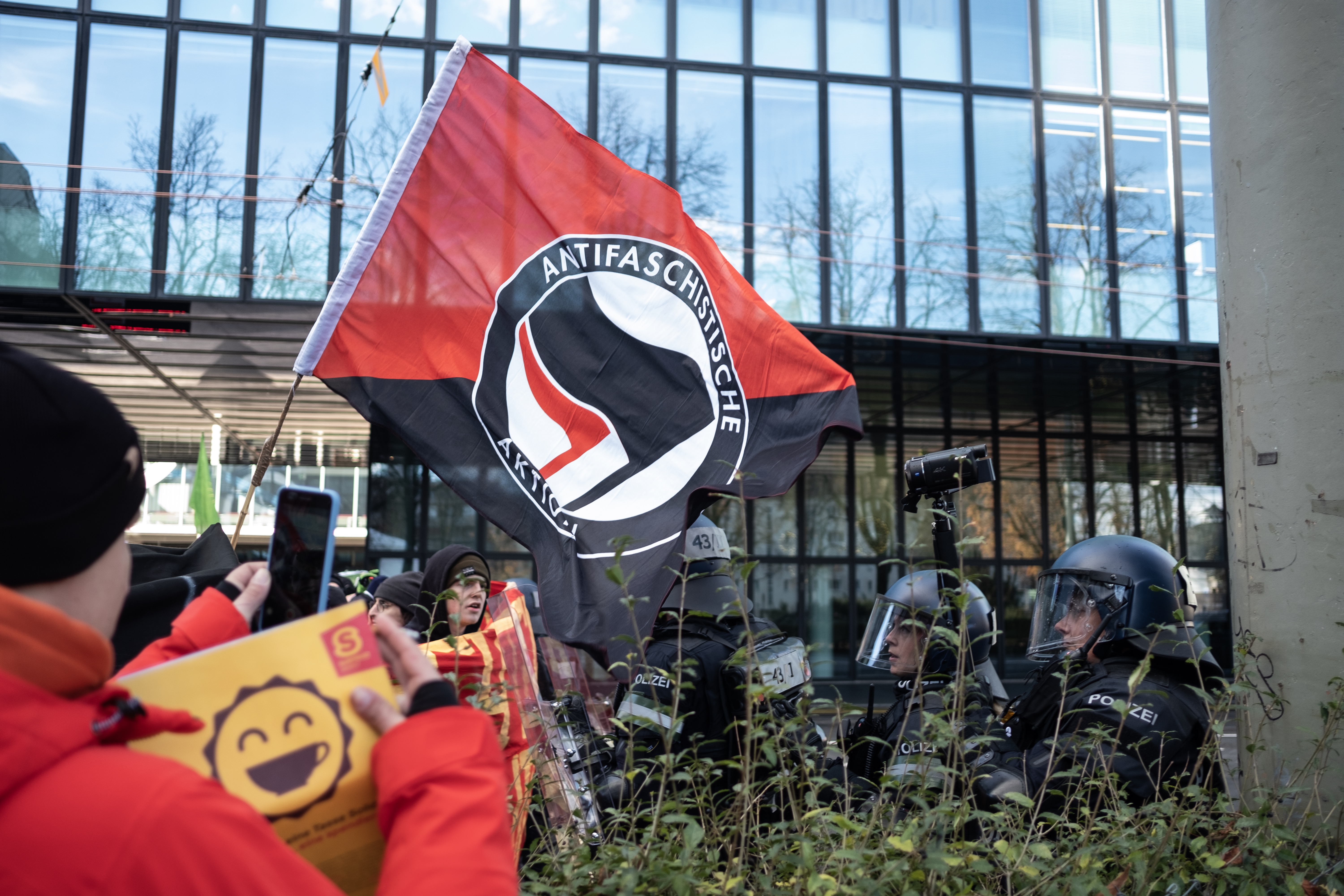 Gegendemo der PNOS in Basel