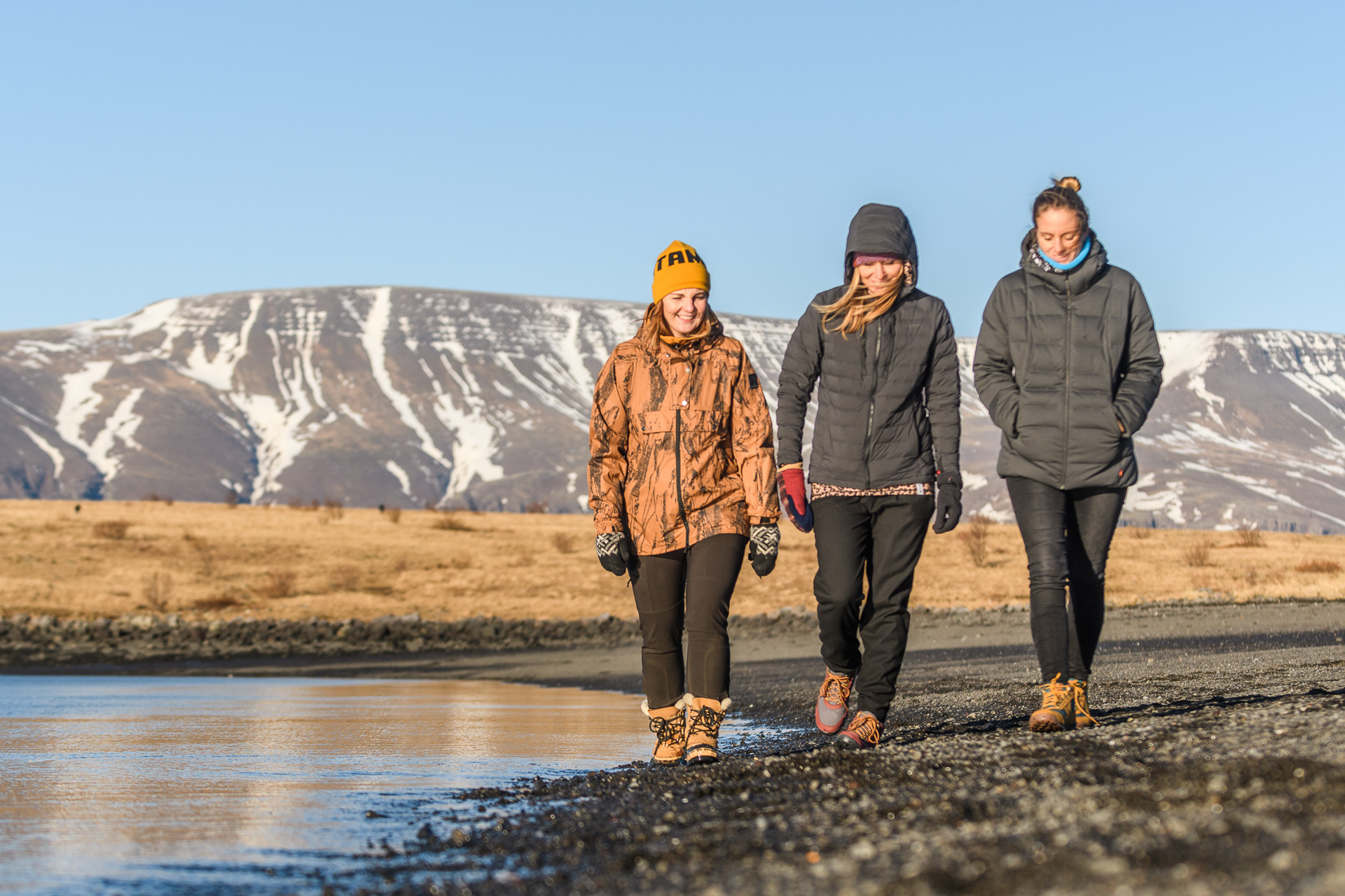 1543339593887-Snowboarding-and-surfing-in-Iceland-a-Land-Shaped-by-Women-Anne-Flore-Marxer-and-Aline-Bock1